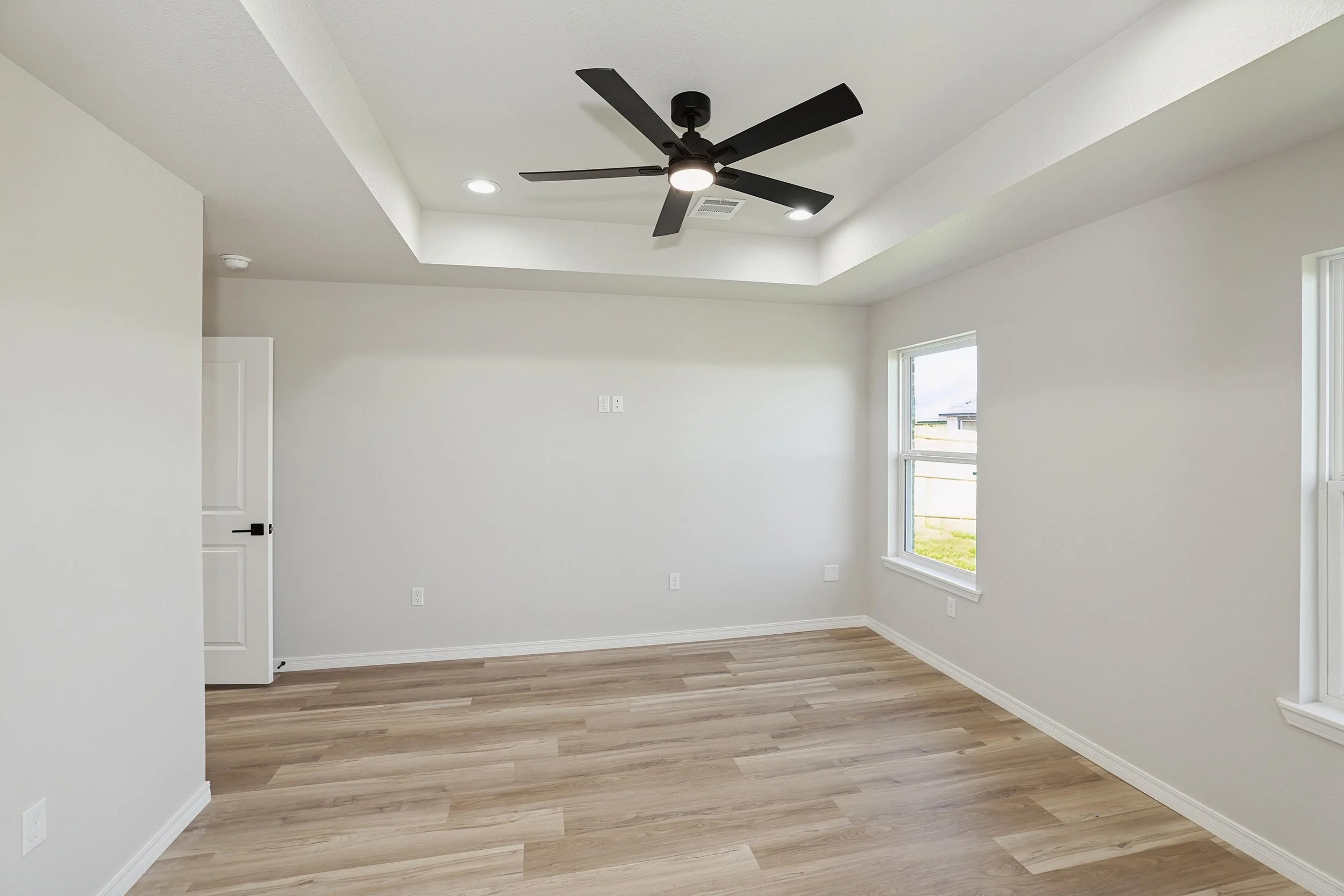 12-Primary Bedroom.jpg