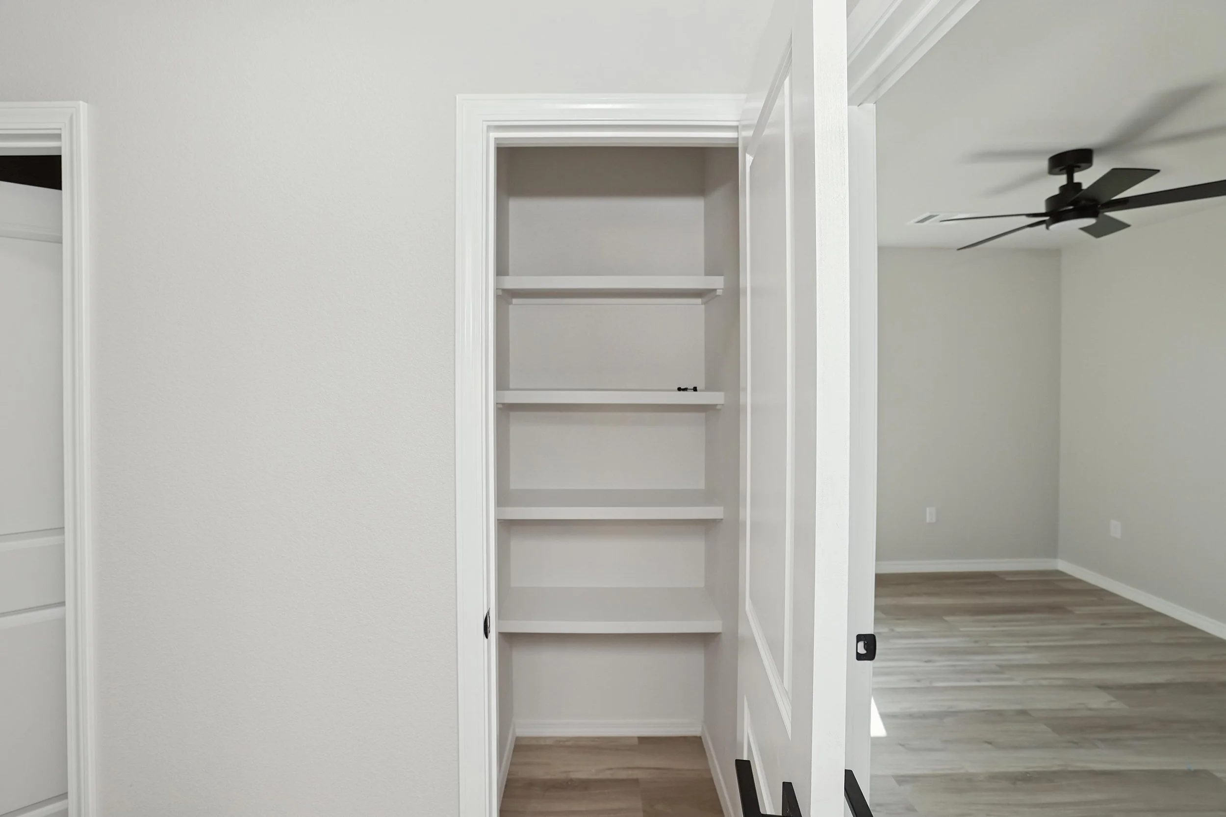 22-Hallway Storage.jpg