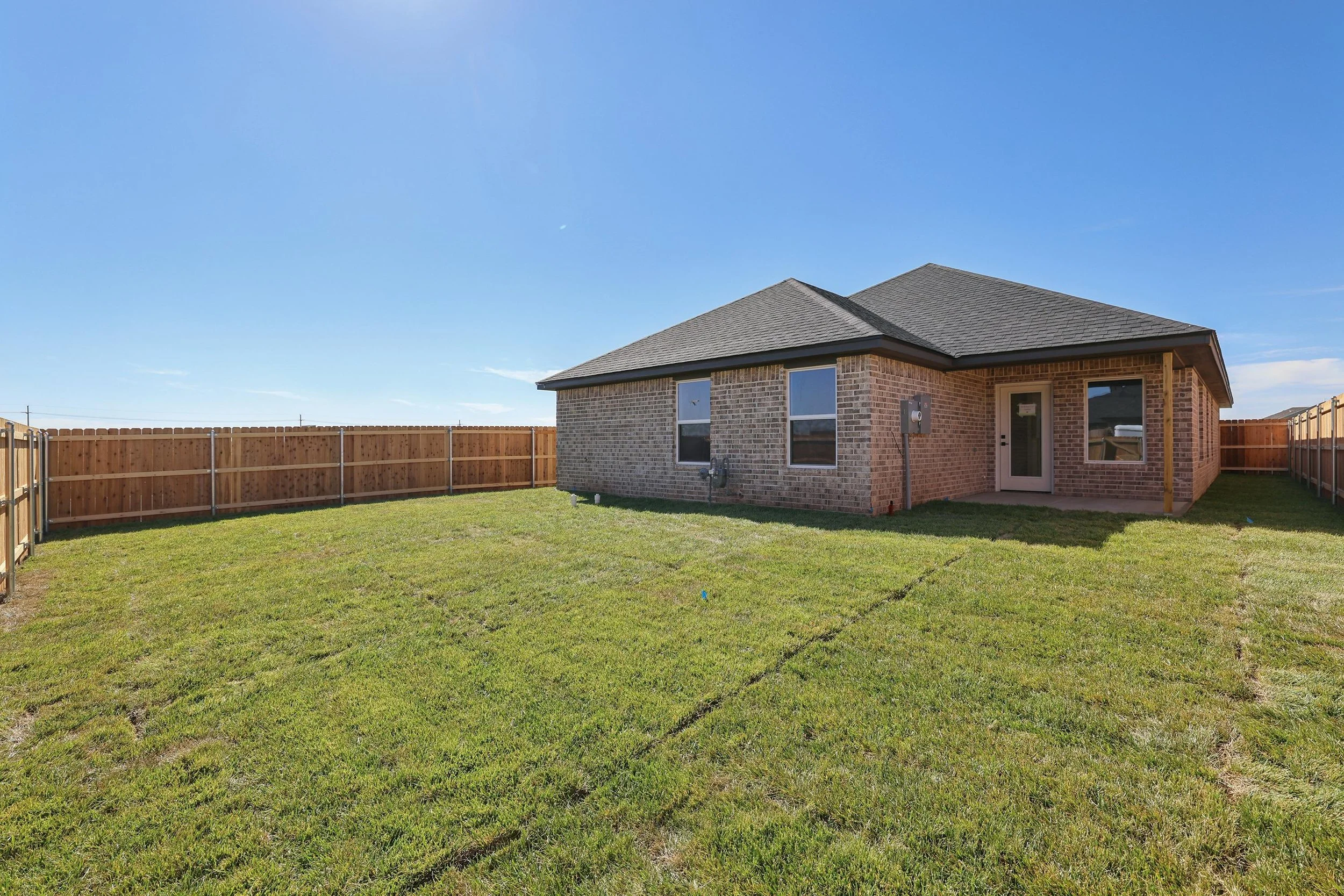 26-Backyard.jpg