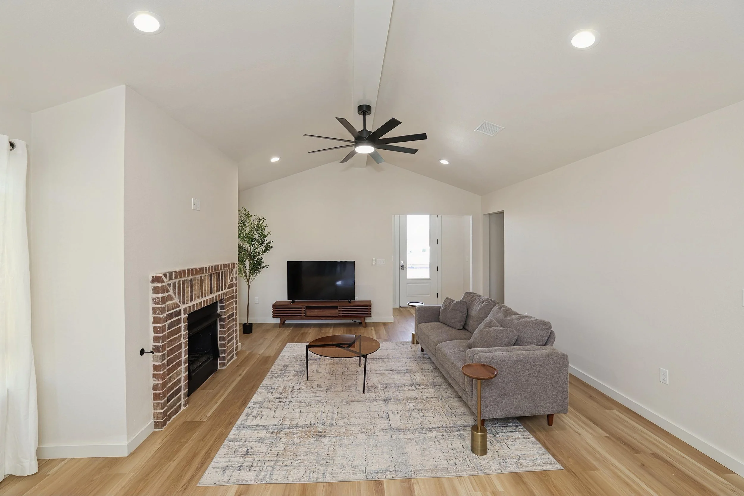 5-Living Area.jpg