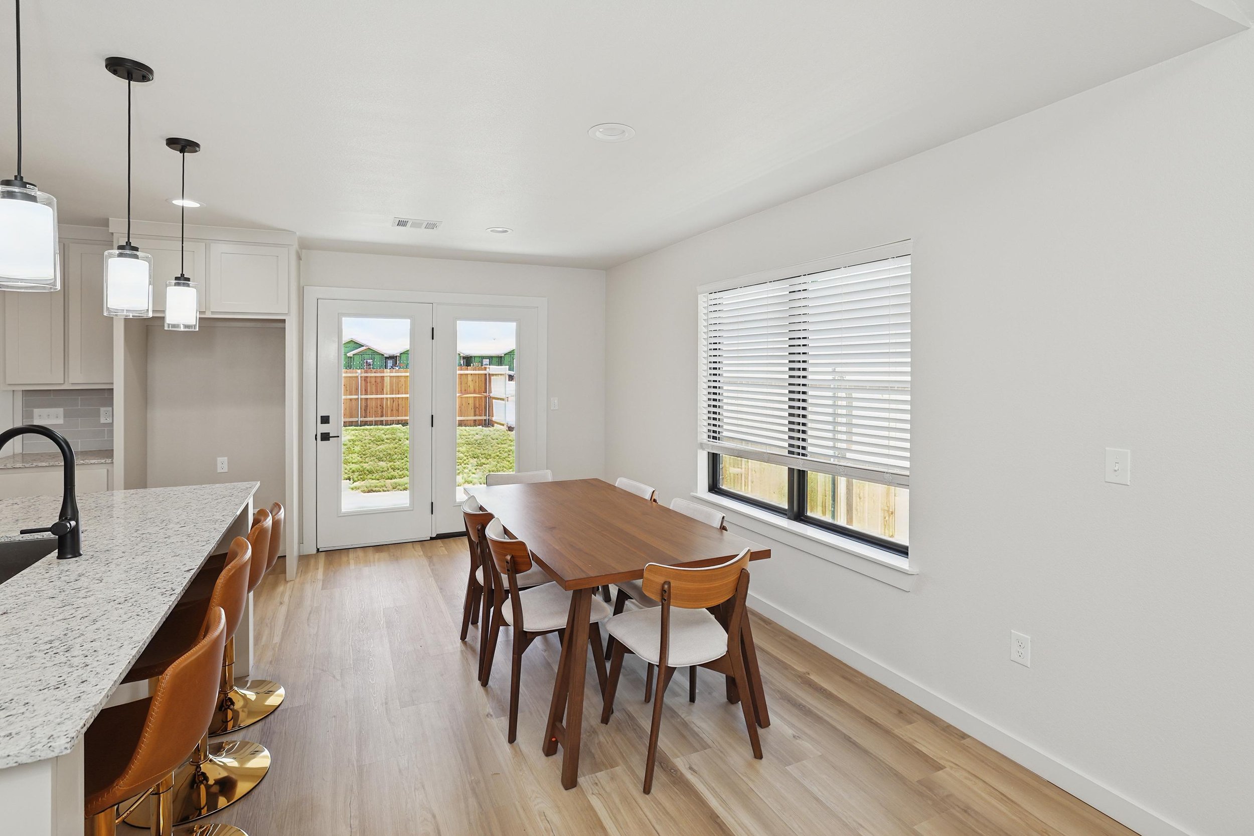 9-Dining Area.jpg