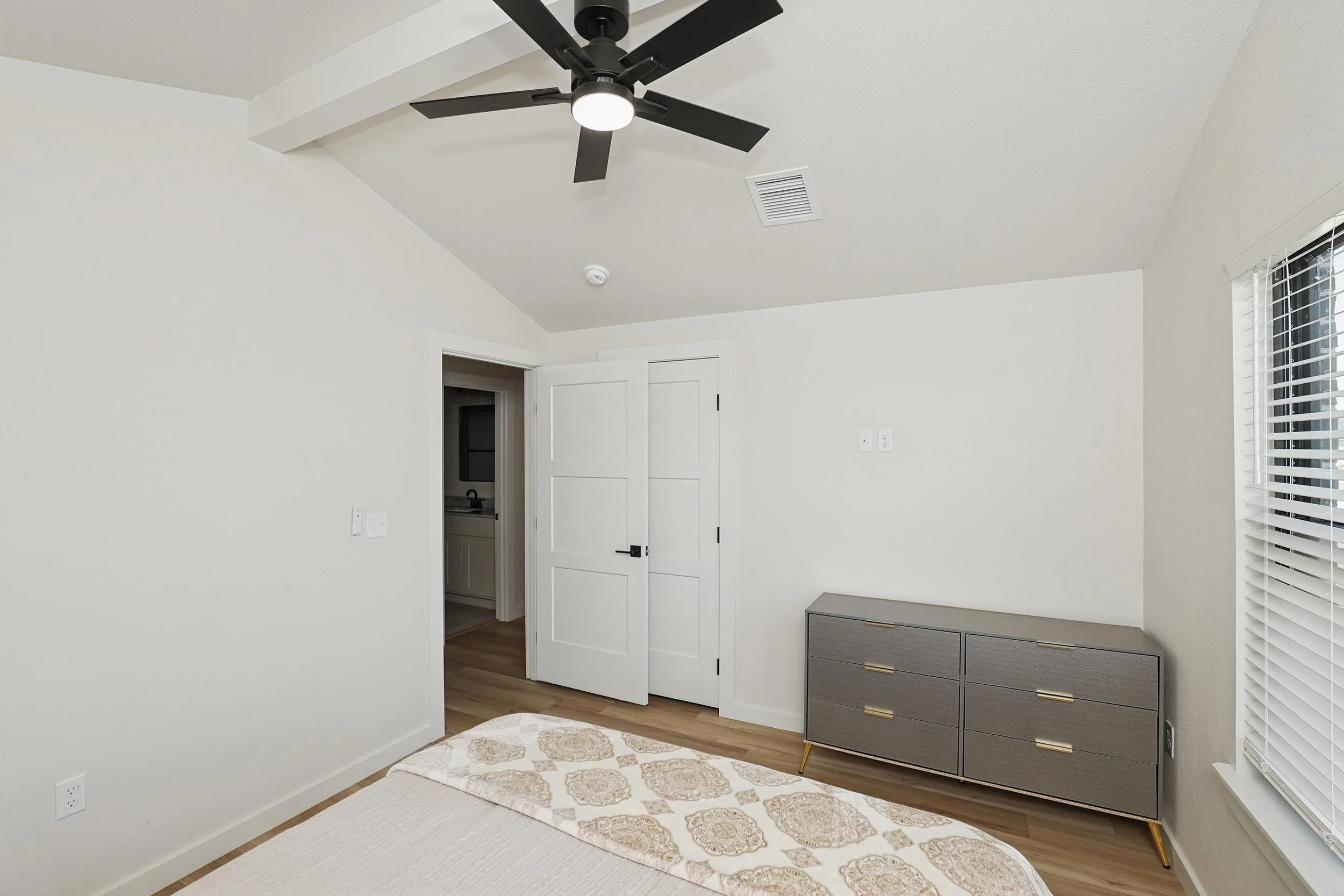 20-2nd Bedroom.jpg