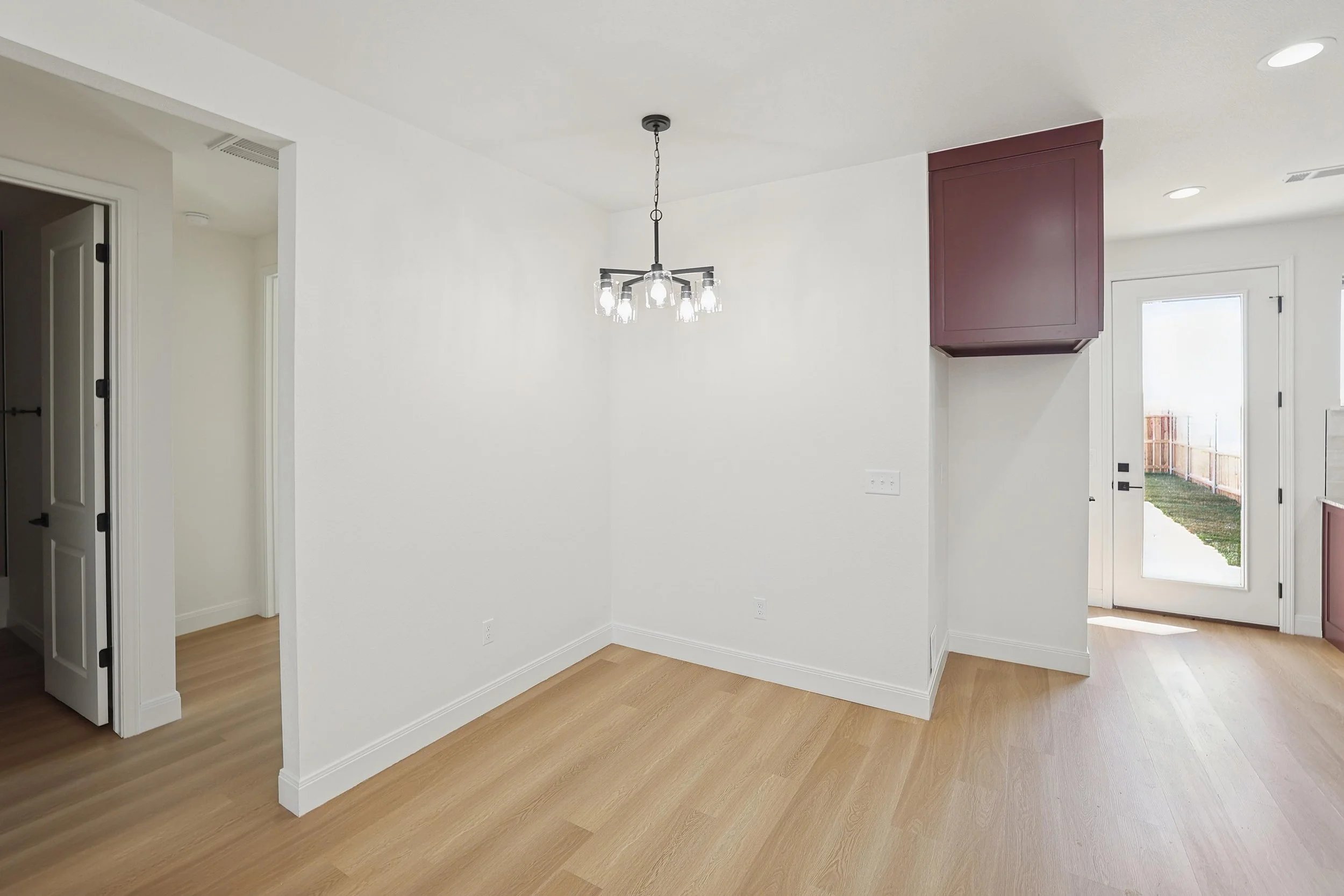 6-Dining Area.jpg