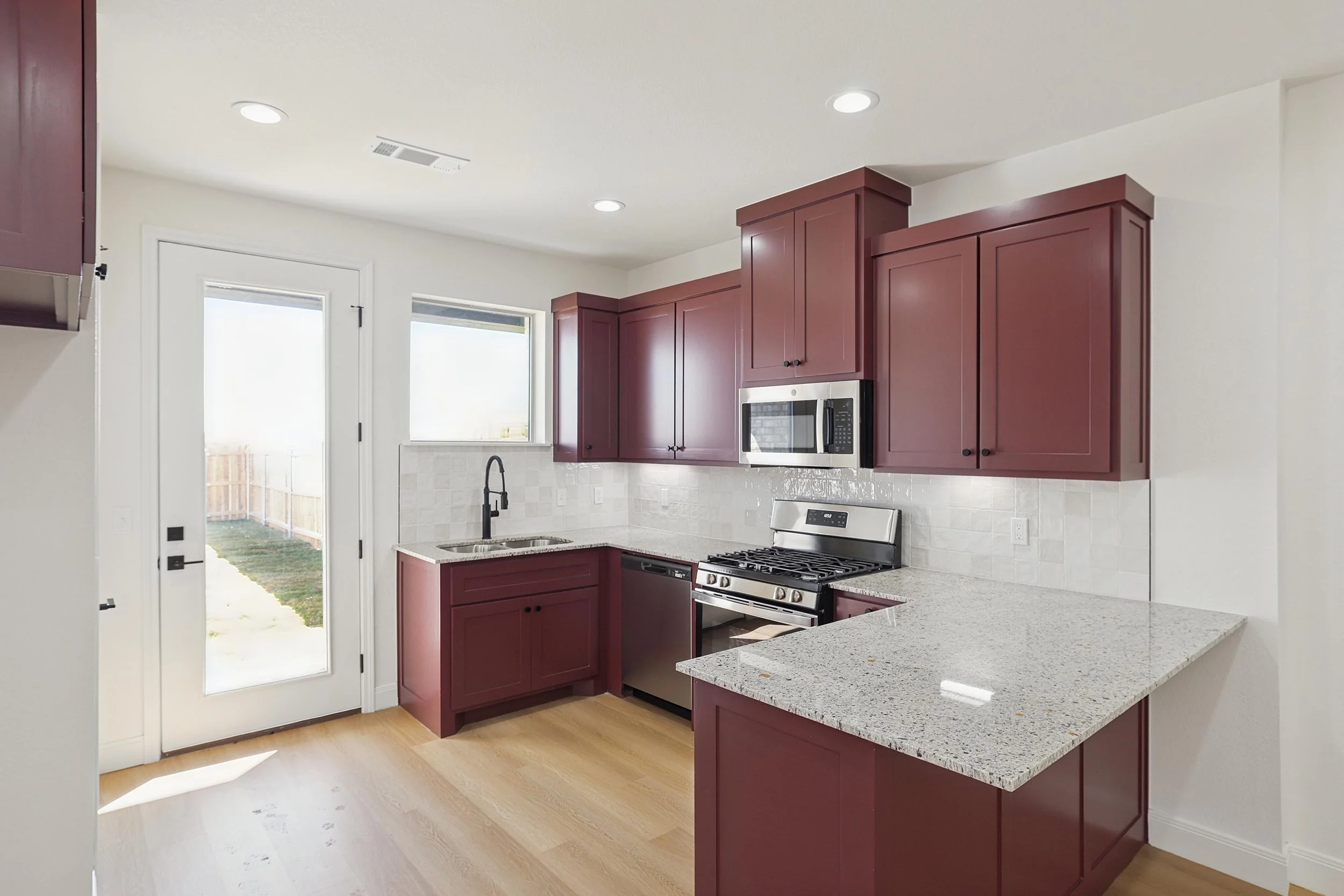 8-Kitchen.jpg