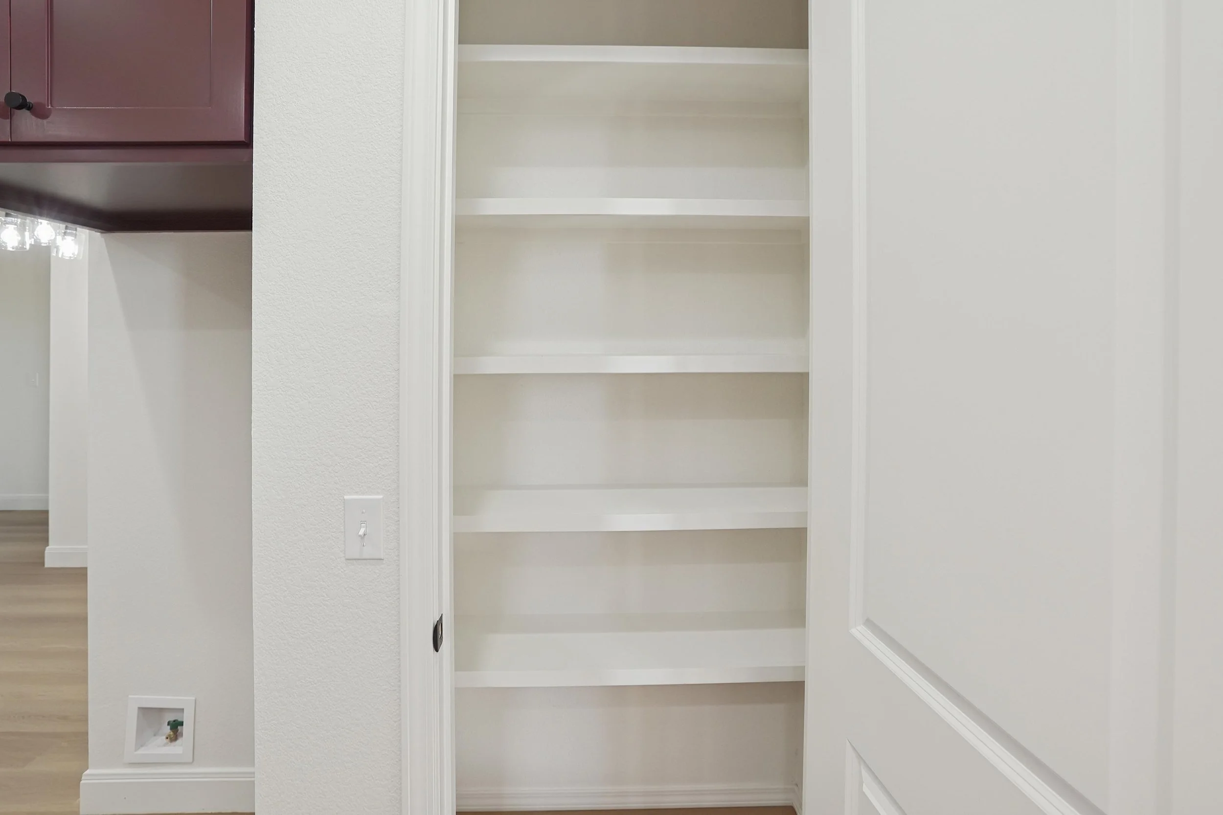 10-Kitchen Pantry.jpg