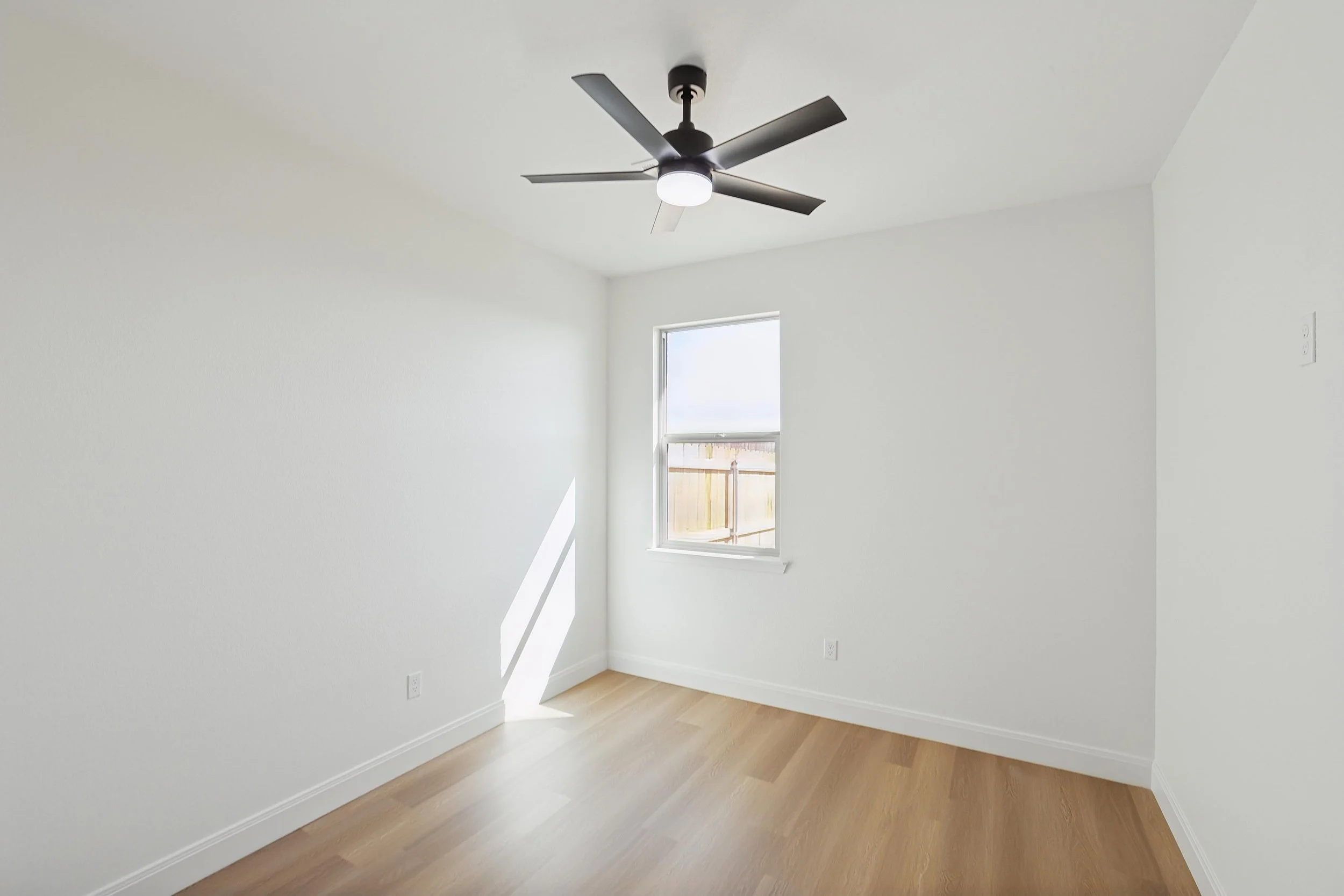 18-2nd Bedroom.jpg