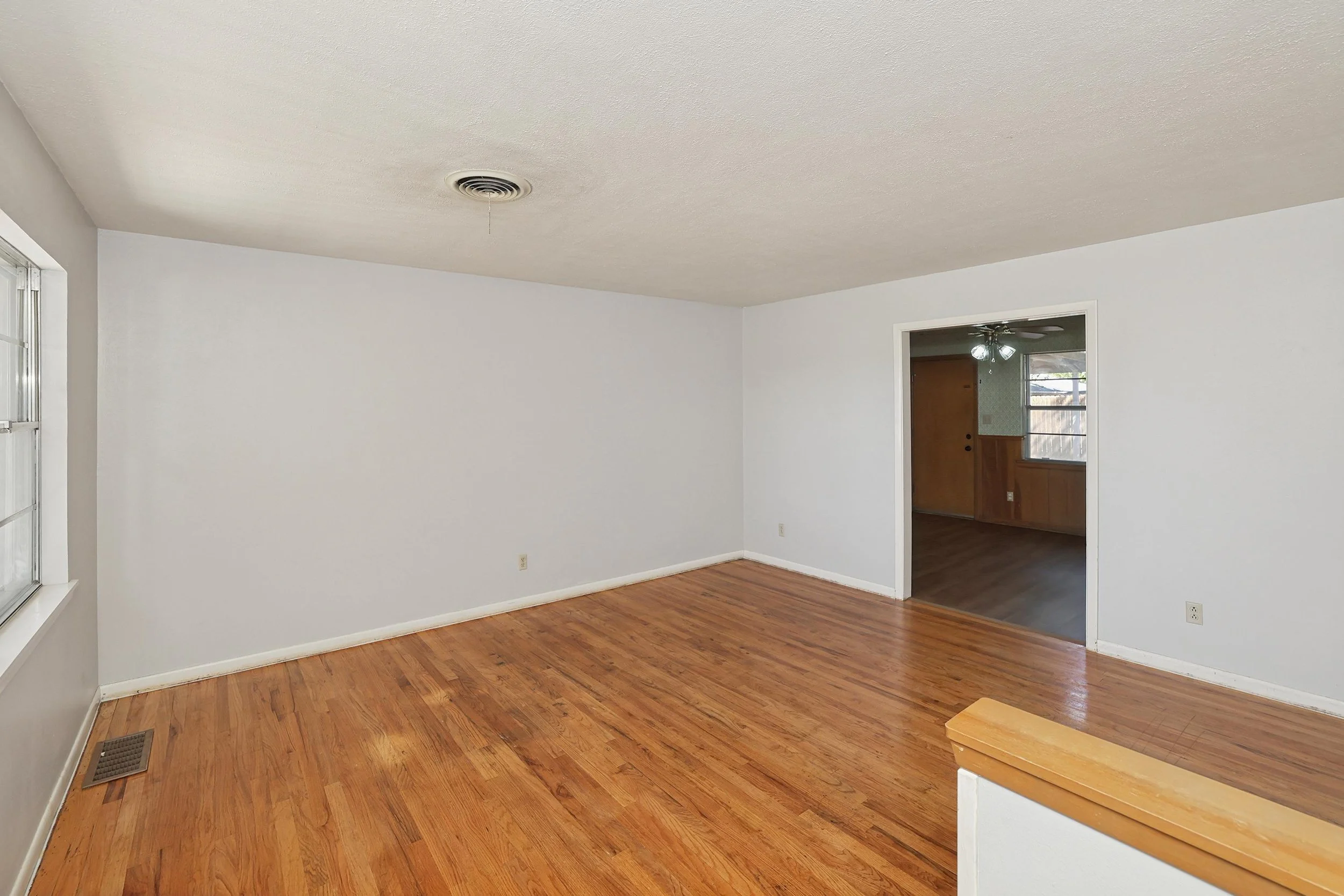 4-Living Area.jpg