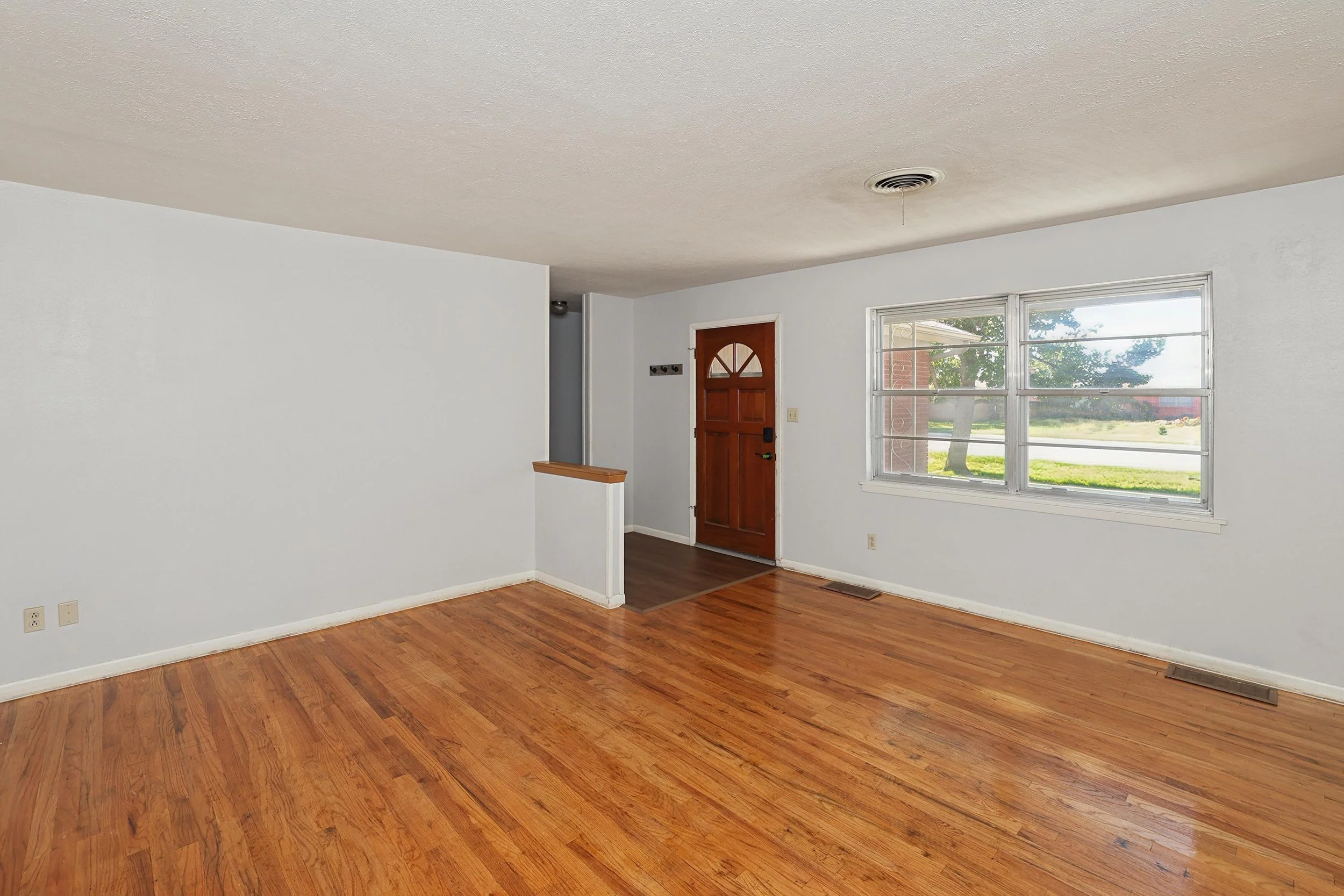 5-Living Area.jpg