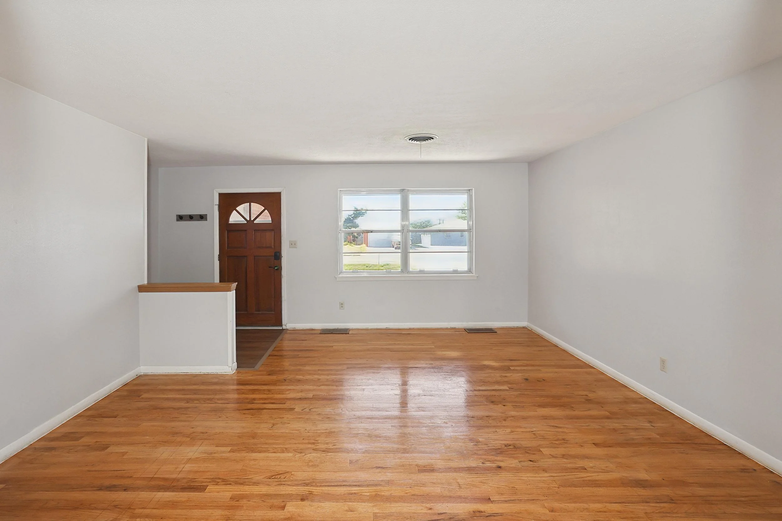 6-Living Area.jpg