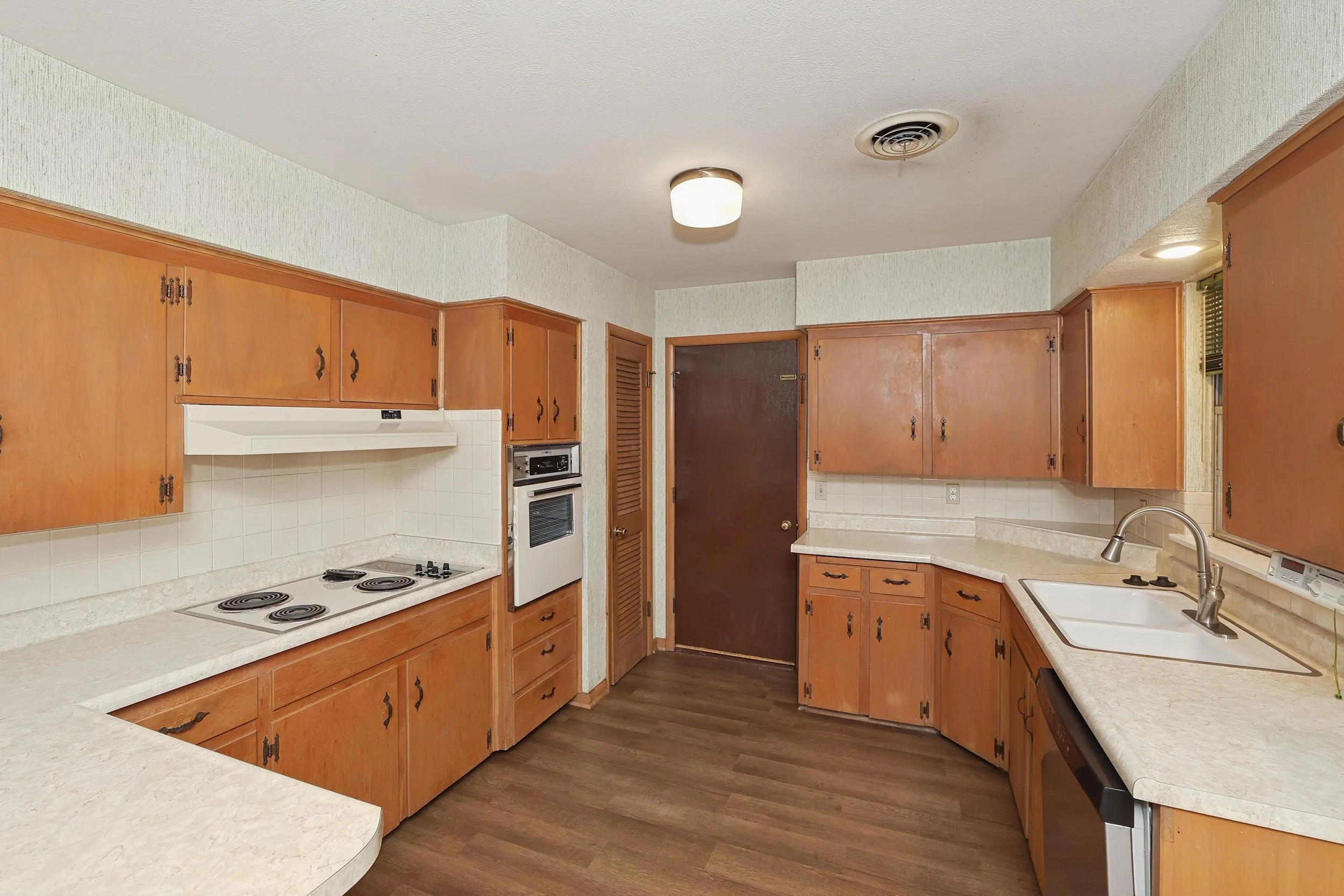 10-Kitchen.jpg