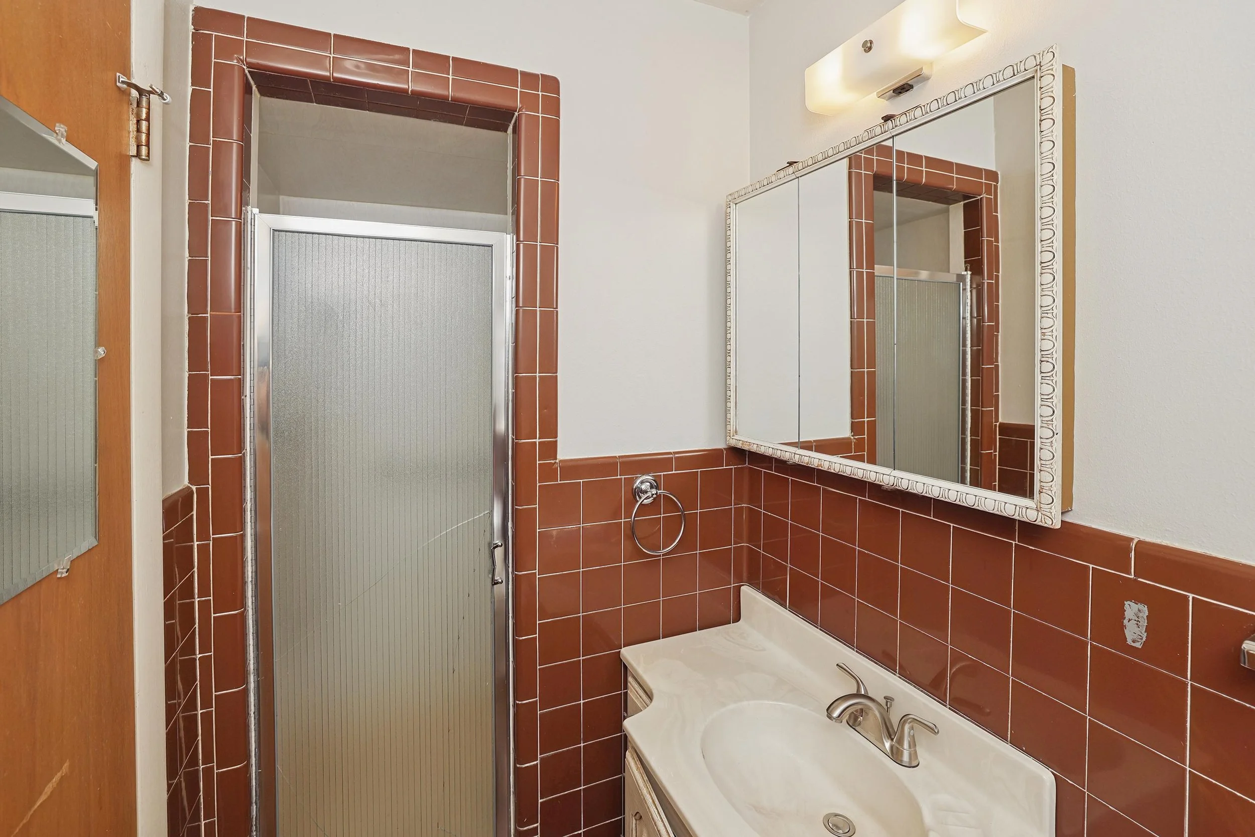 15-Primary Bath.jpg