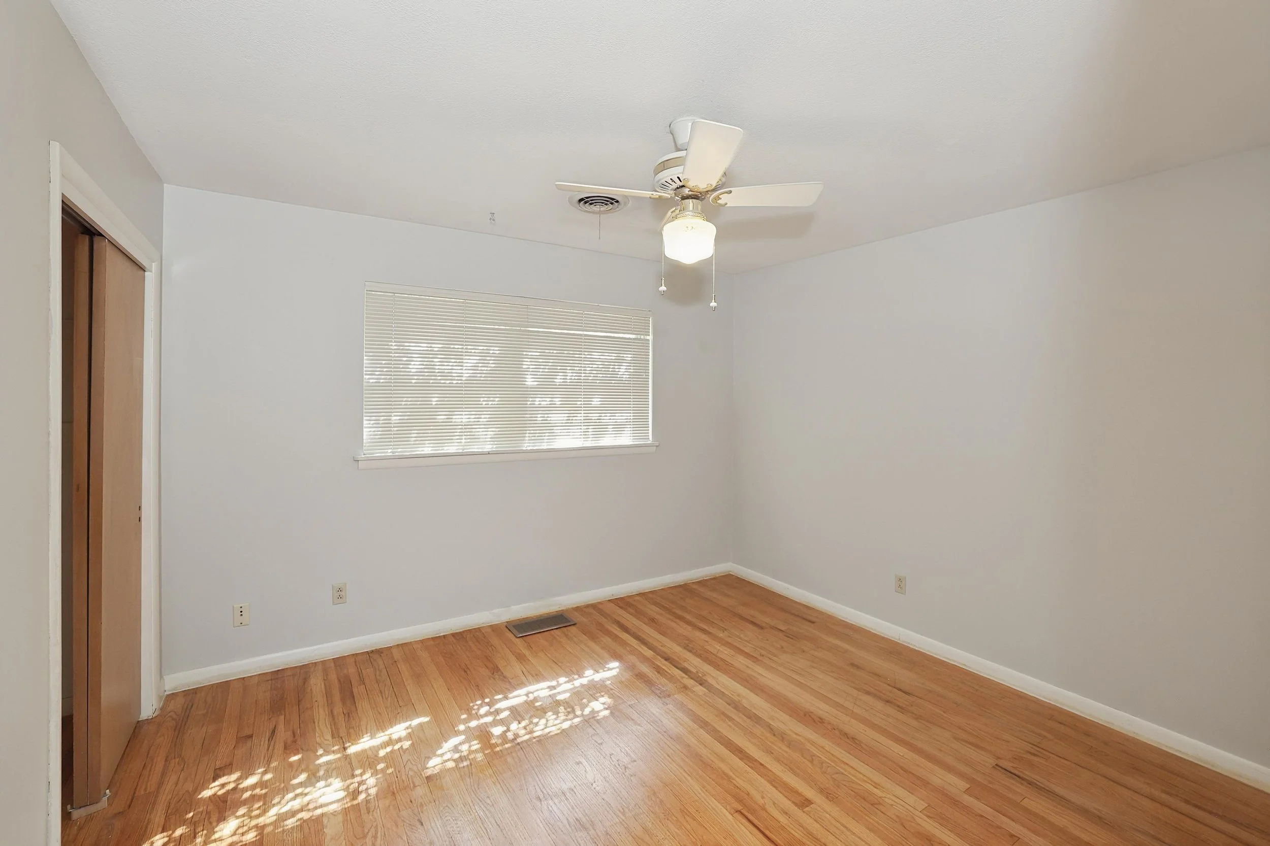 16-2nd Bedroom.jpg
