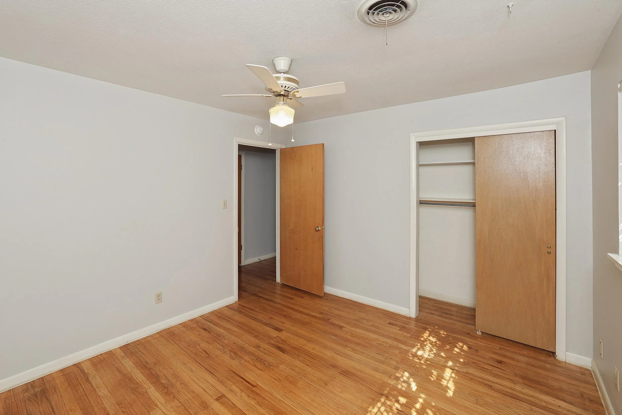 17-2nd Bedroom.jpg