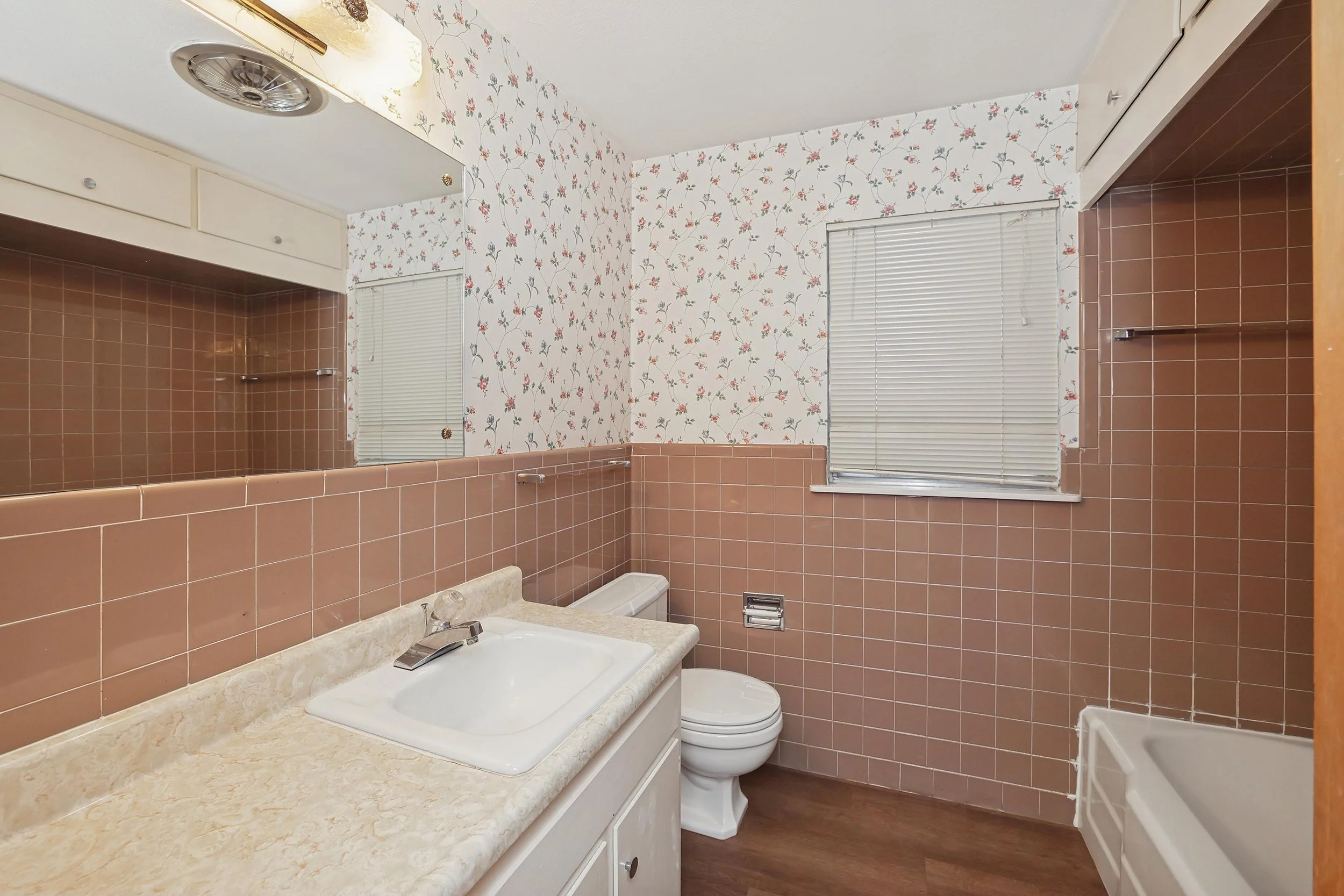 20-Bathroom.jpg