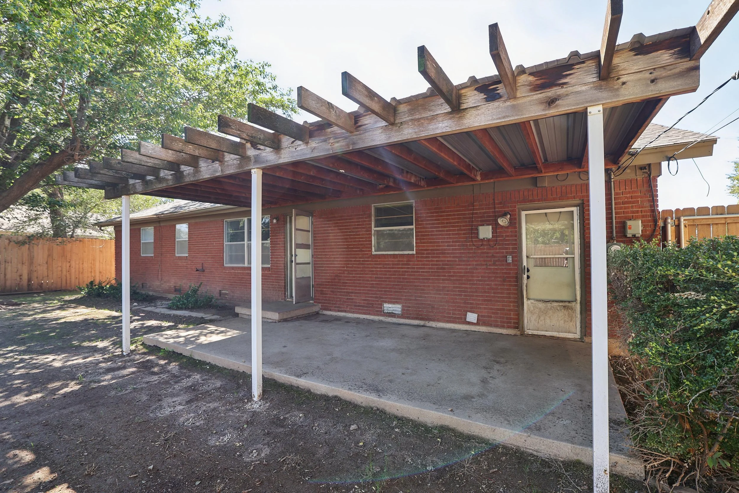 25-Back Patio.jpg