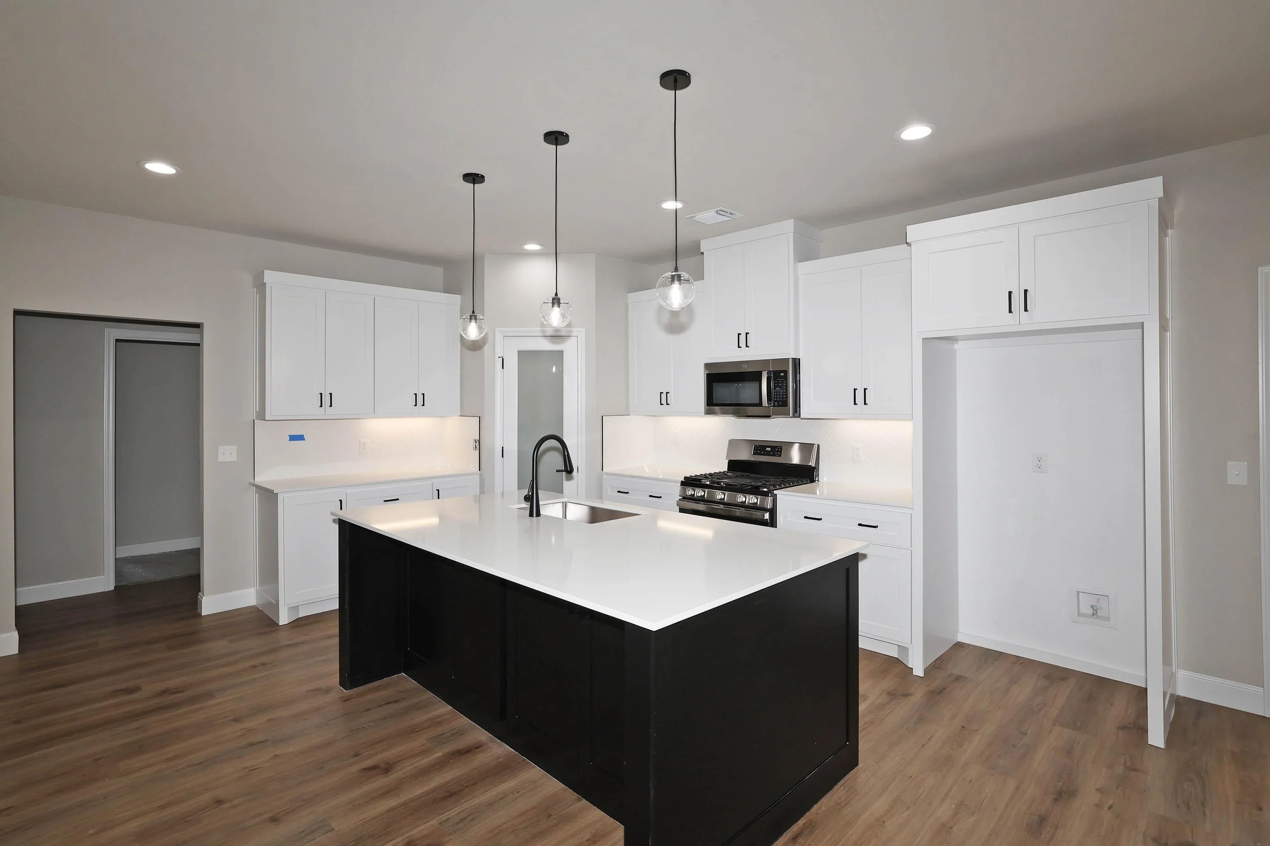 6-Kitchen.jpg