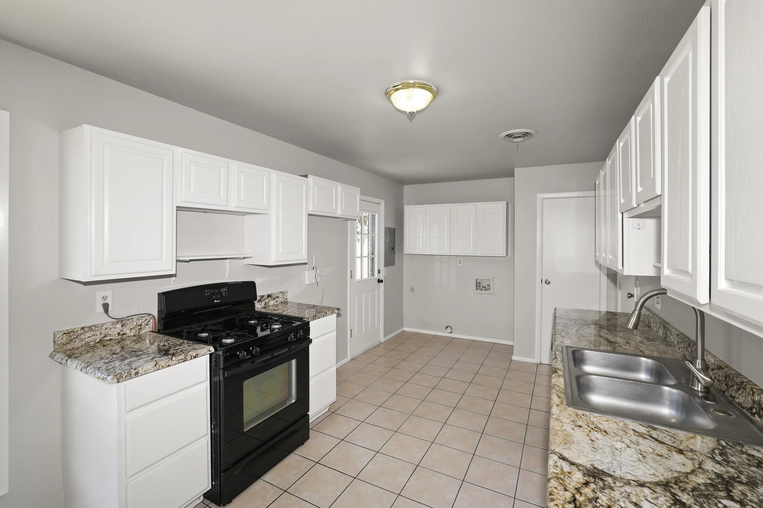 8-Kitchen.jpg