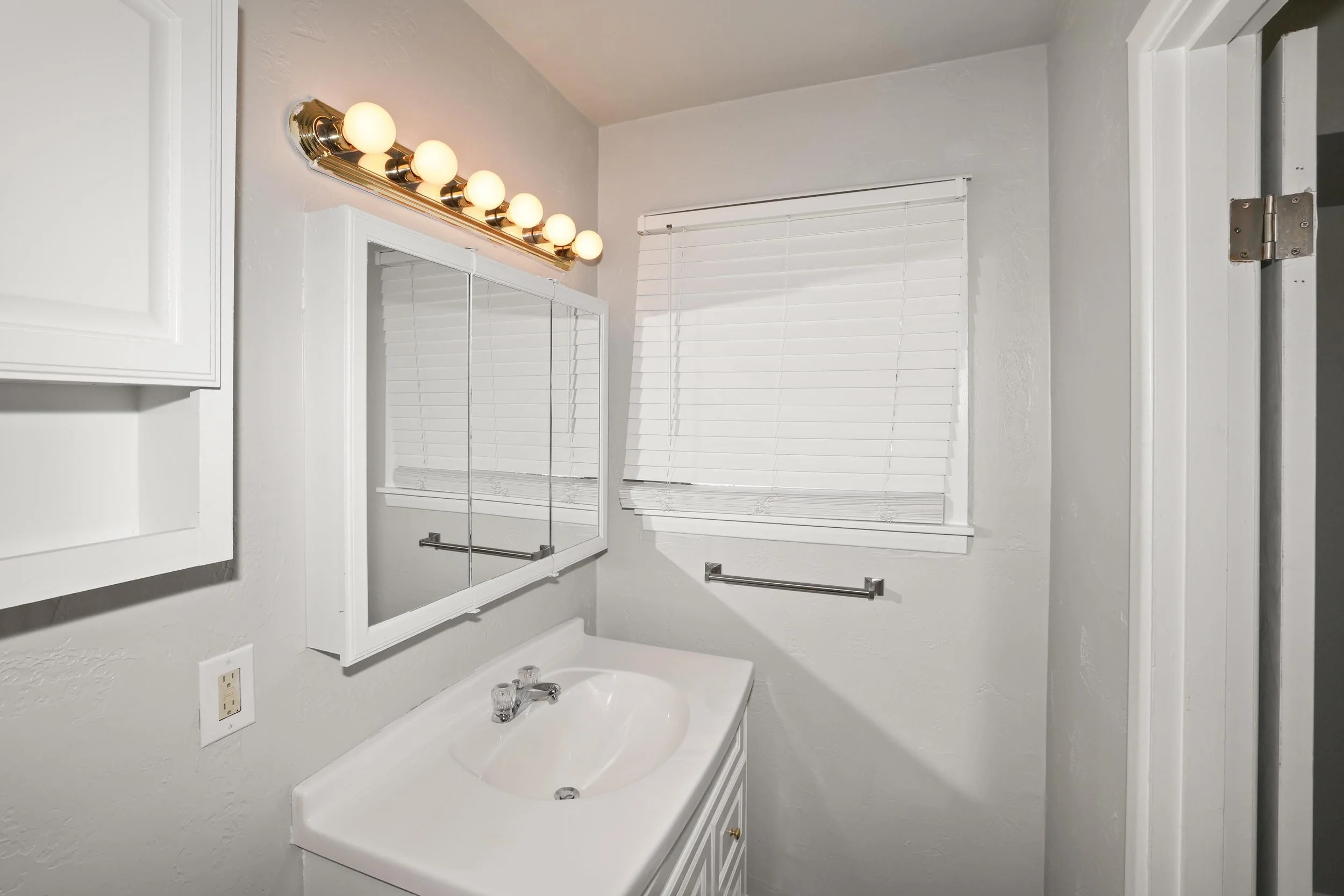 14-Primary Bath.jpg