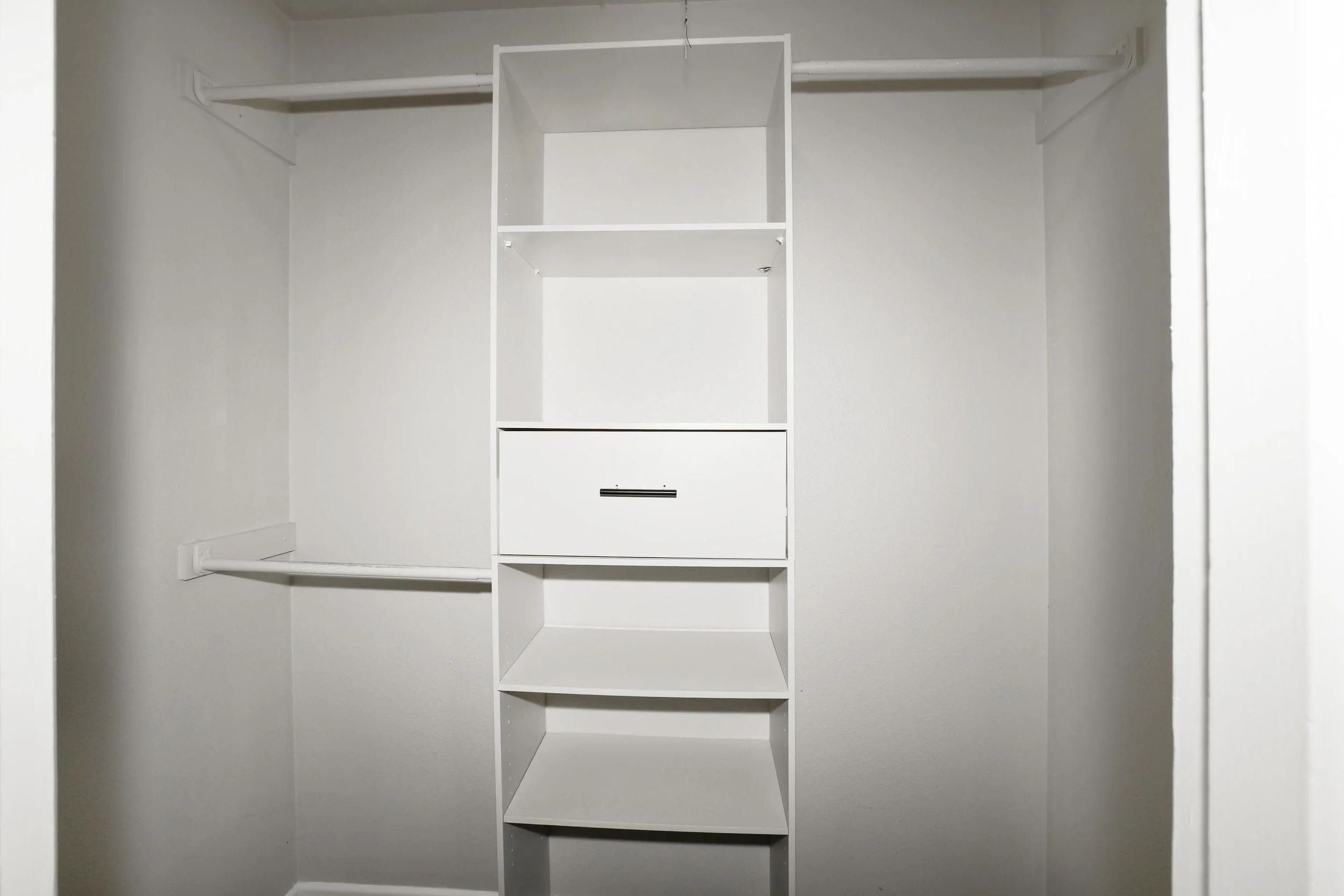 15-Primary Closet.jpg