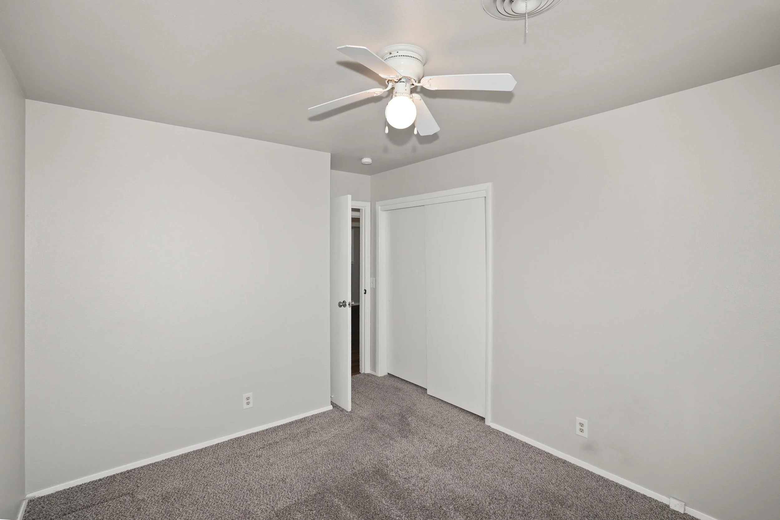 17-2nd Bedroom.jpg