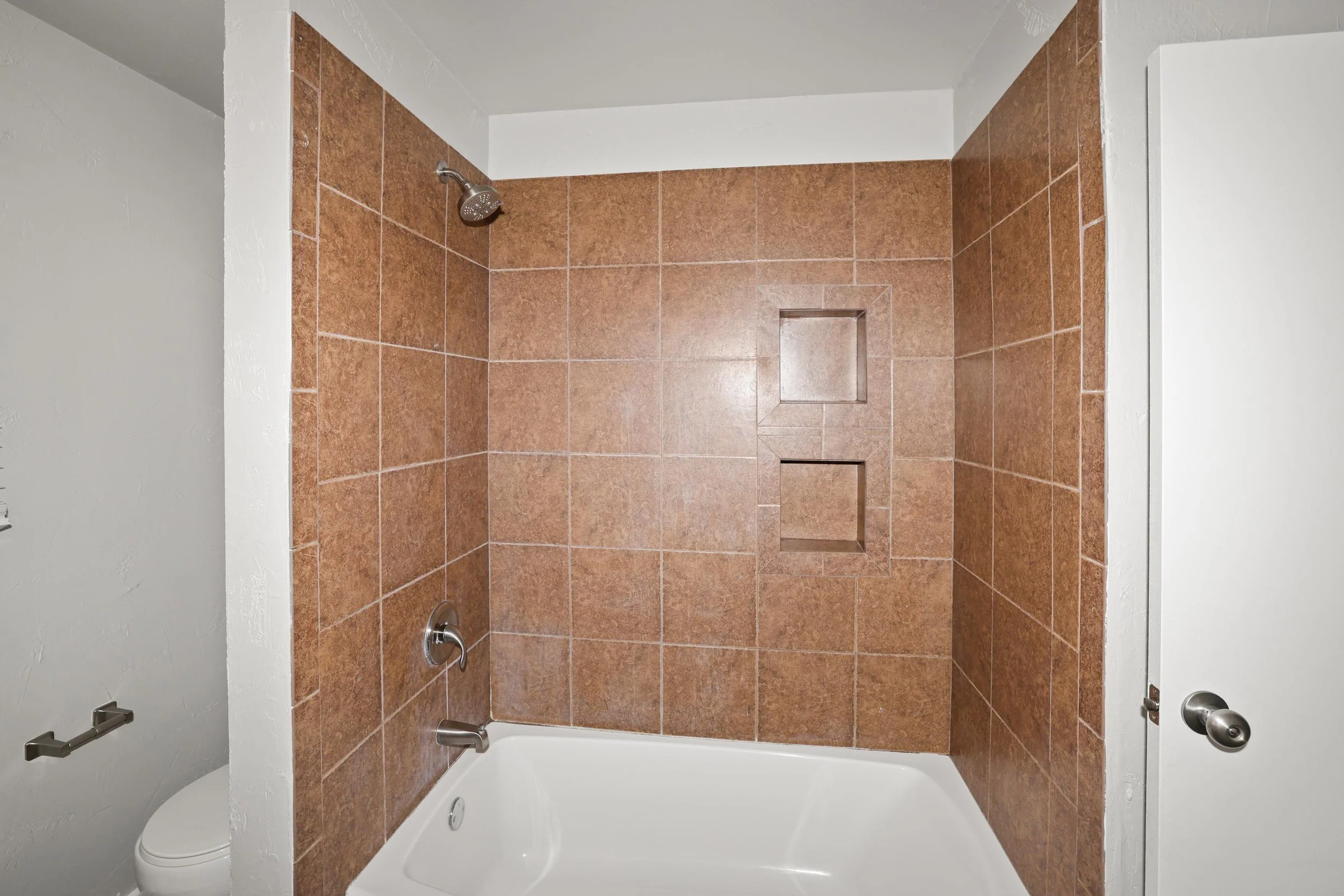 21-Bathroom.jpg