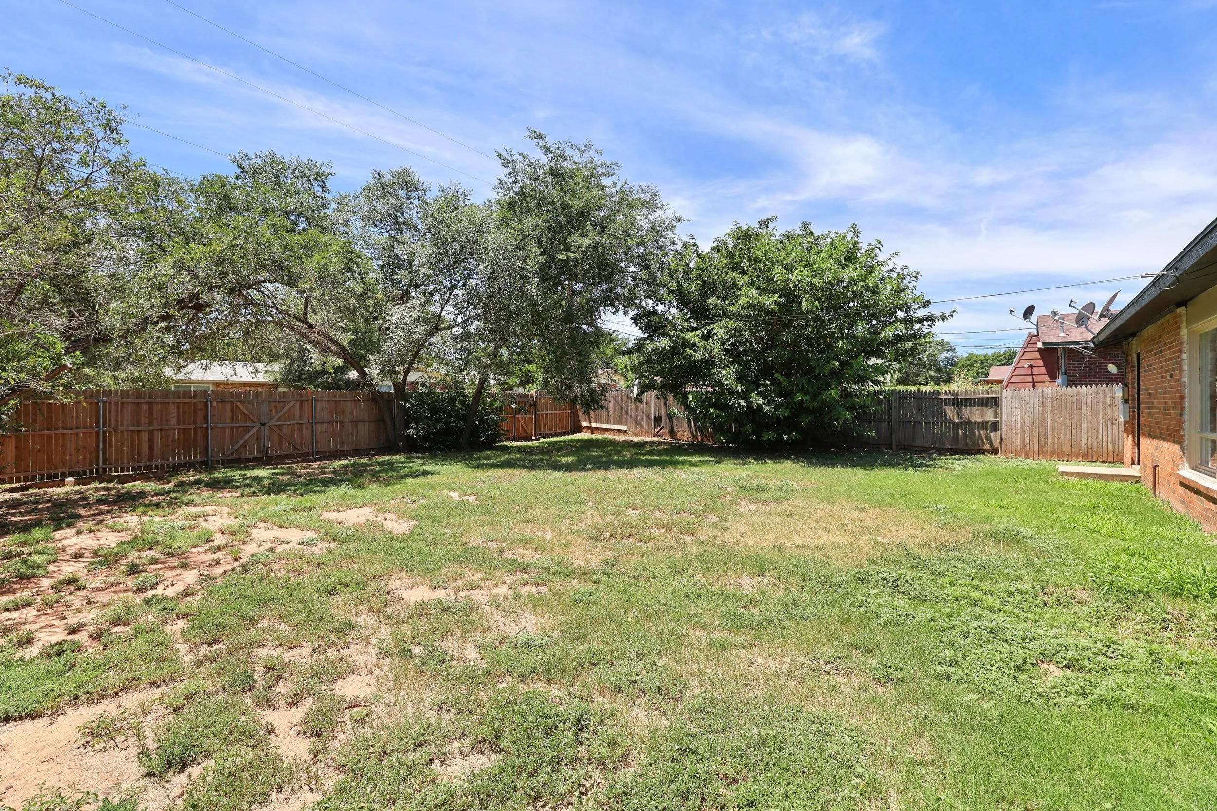 24-Backyard.jpg