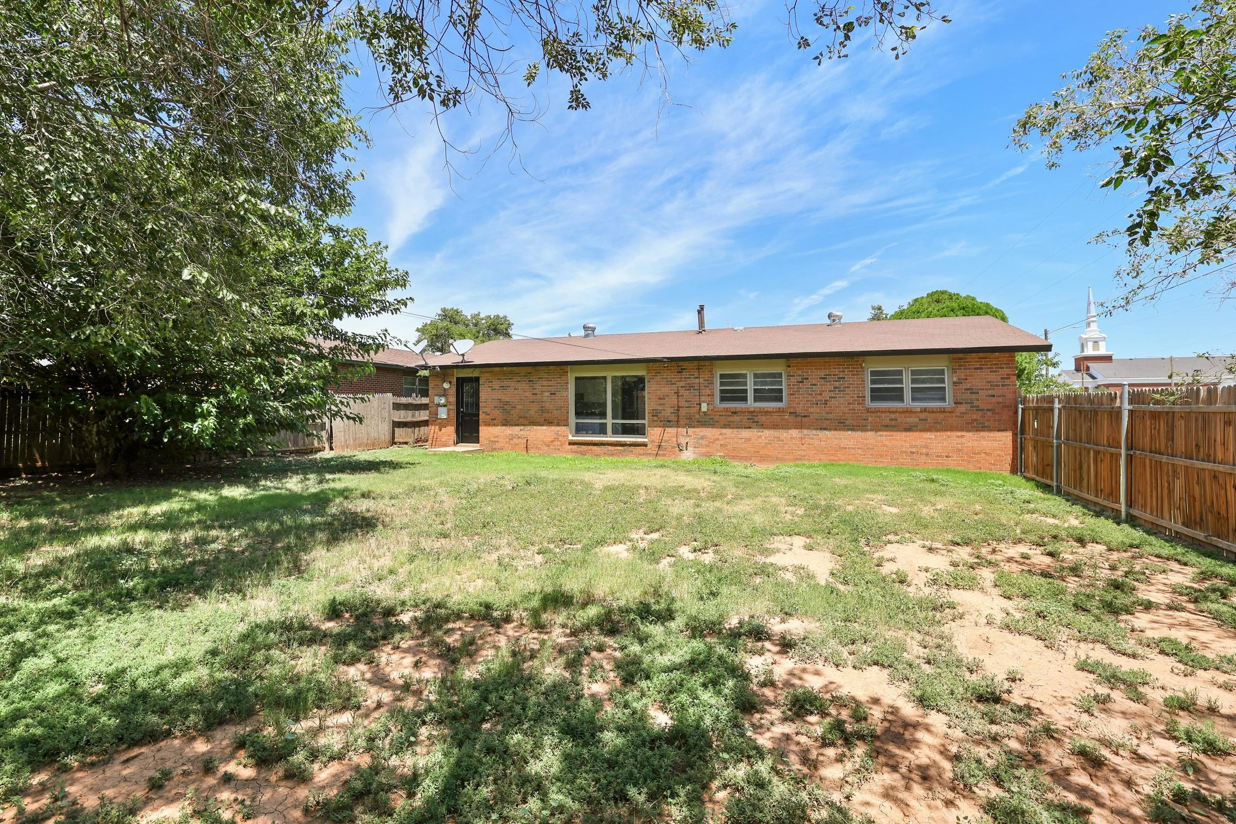 25-Backyard.jpg