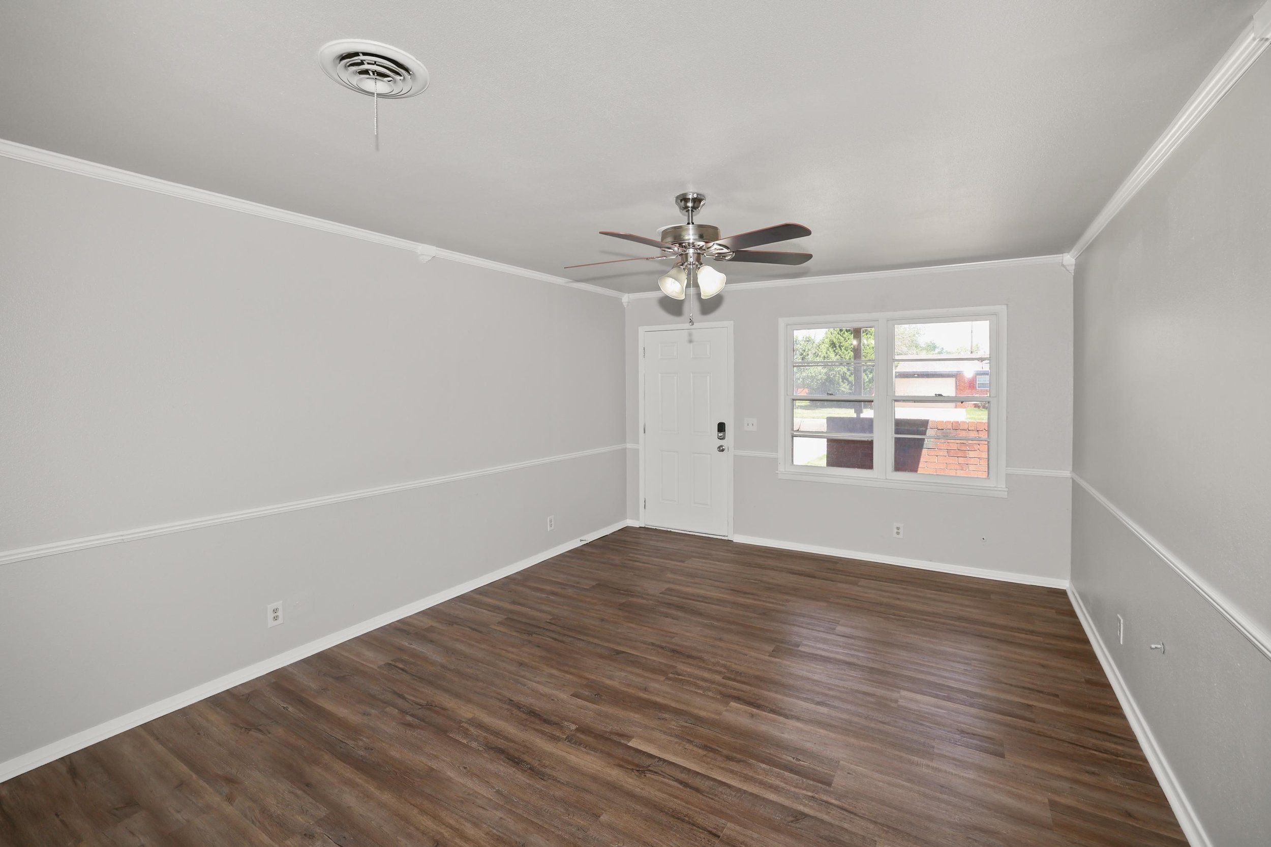 4-Living Area.jpg