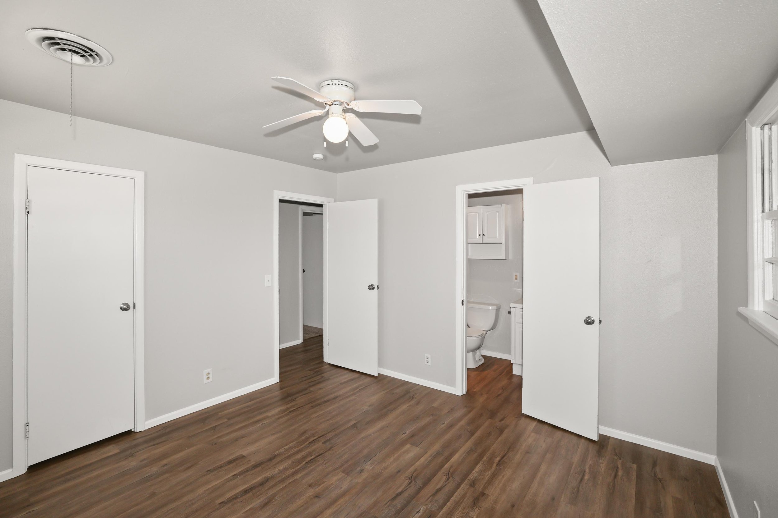 12-Primary Bedroom.jpg