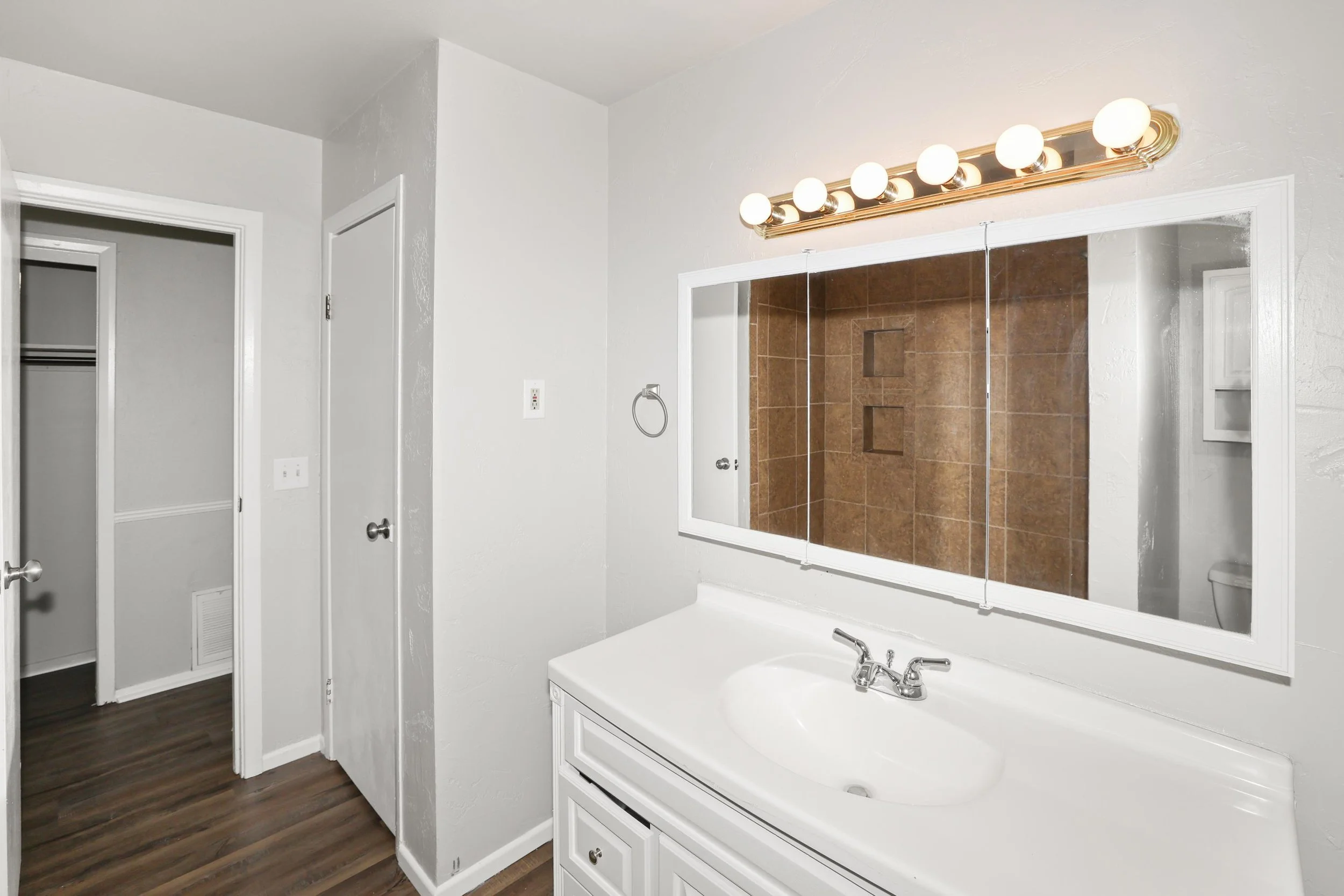 22-Bathroom Vanity.jpg