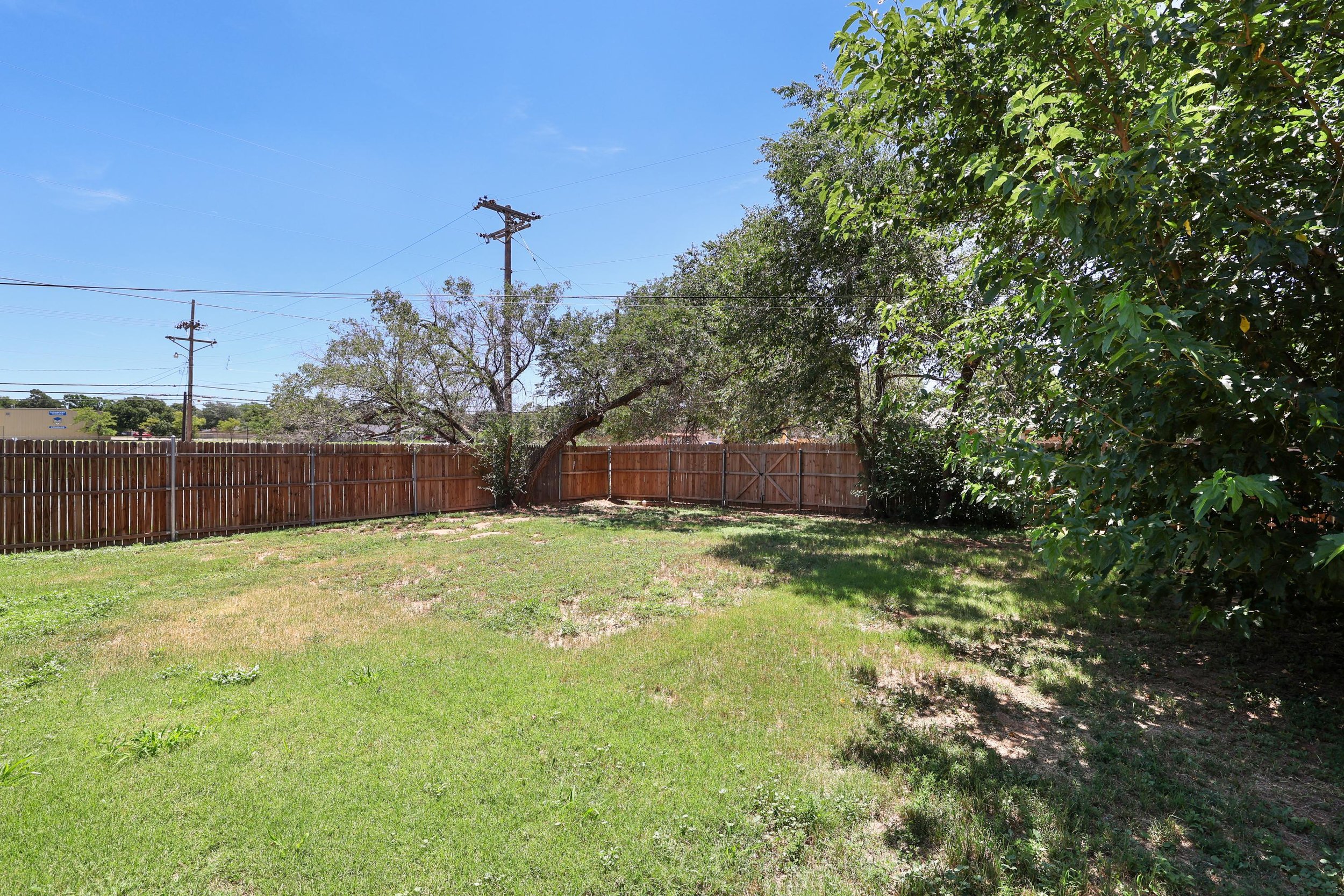 23-Backyard.jpg