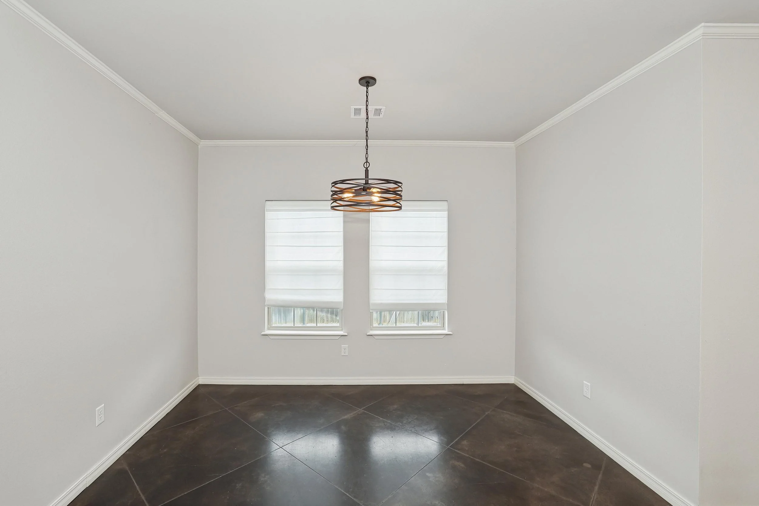 6-Dining Area.jpg