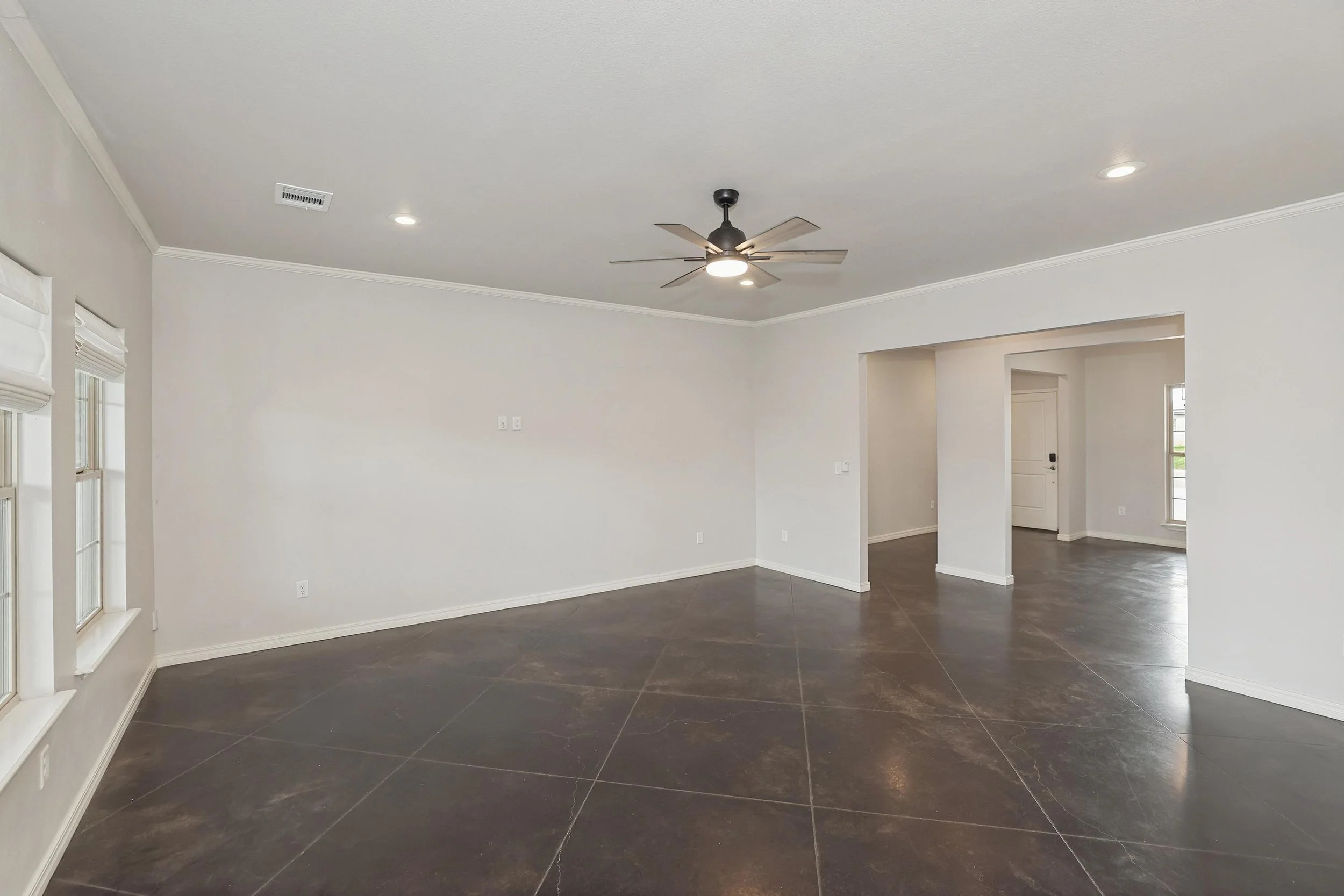 8-Living Area.jpg