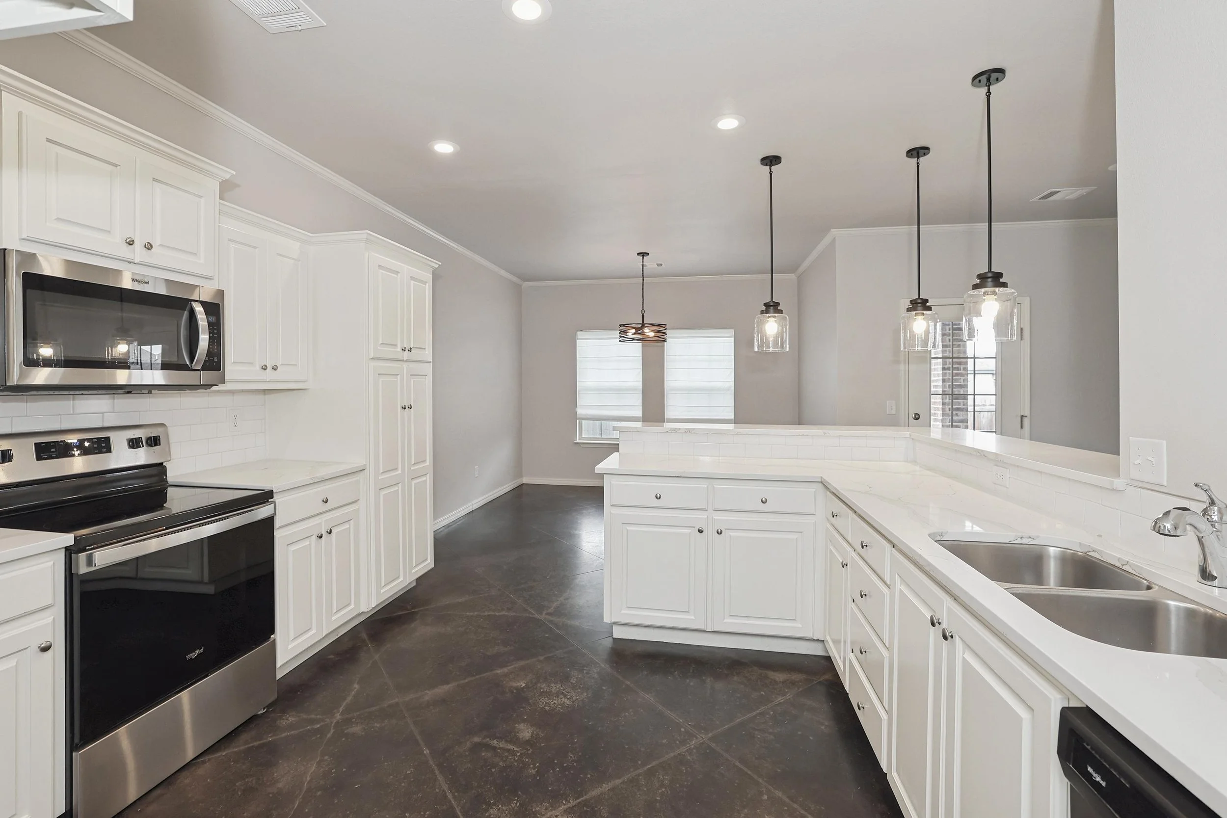 12-Kitchen.jpg