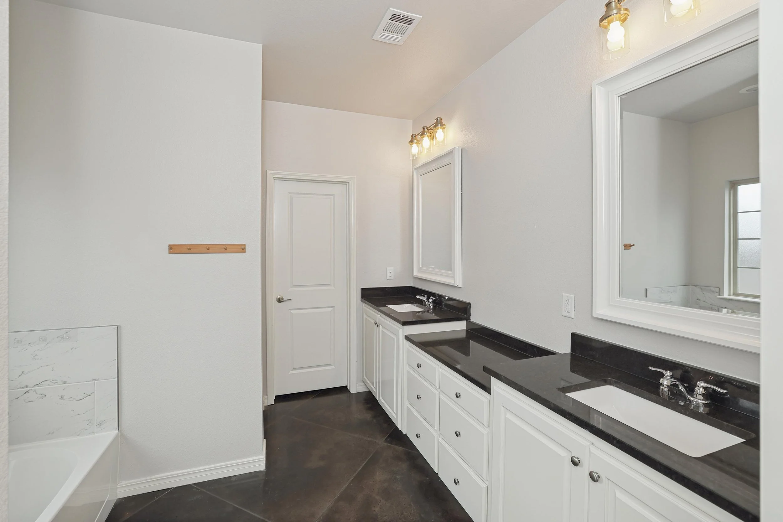 15-Primary Bath.jpg