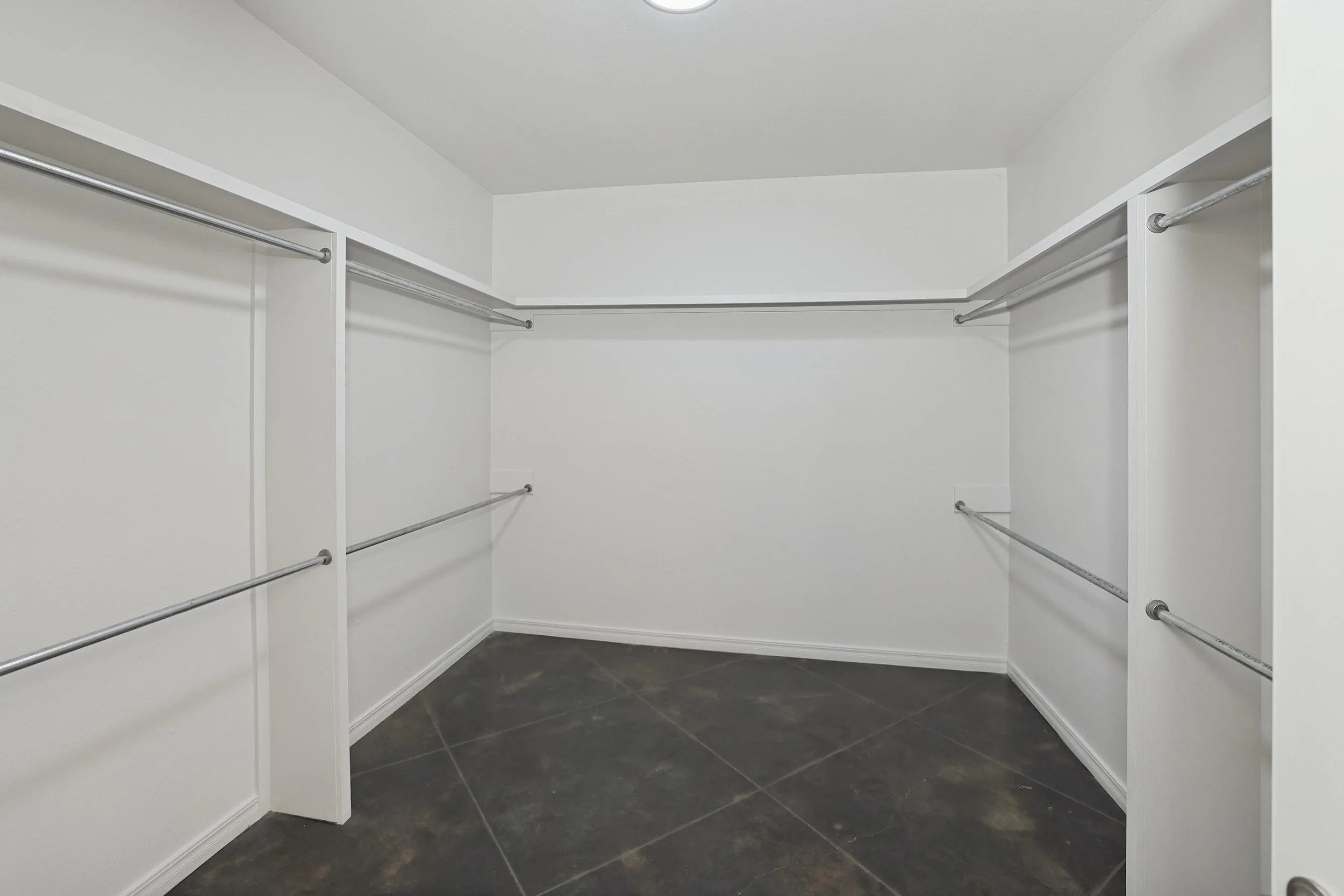 19-Primary Closet.jpg