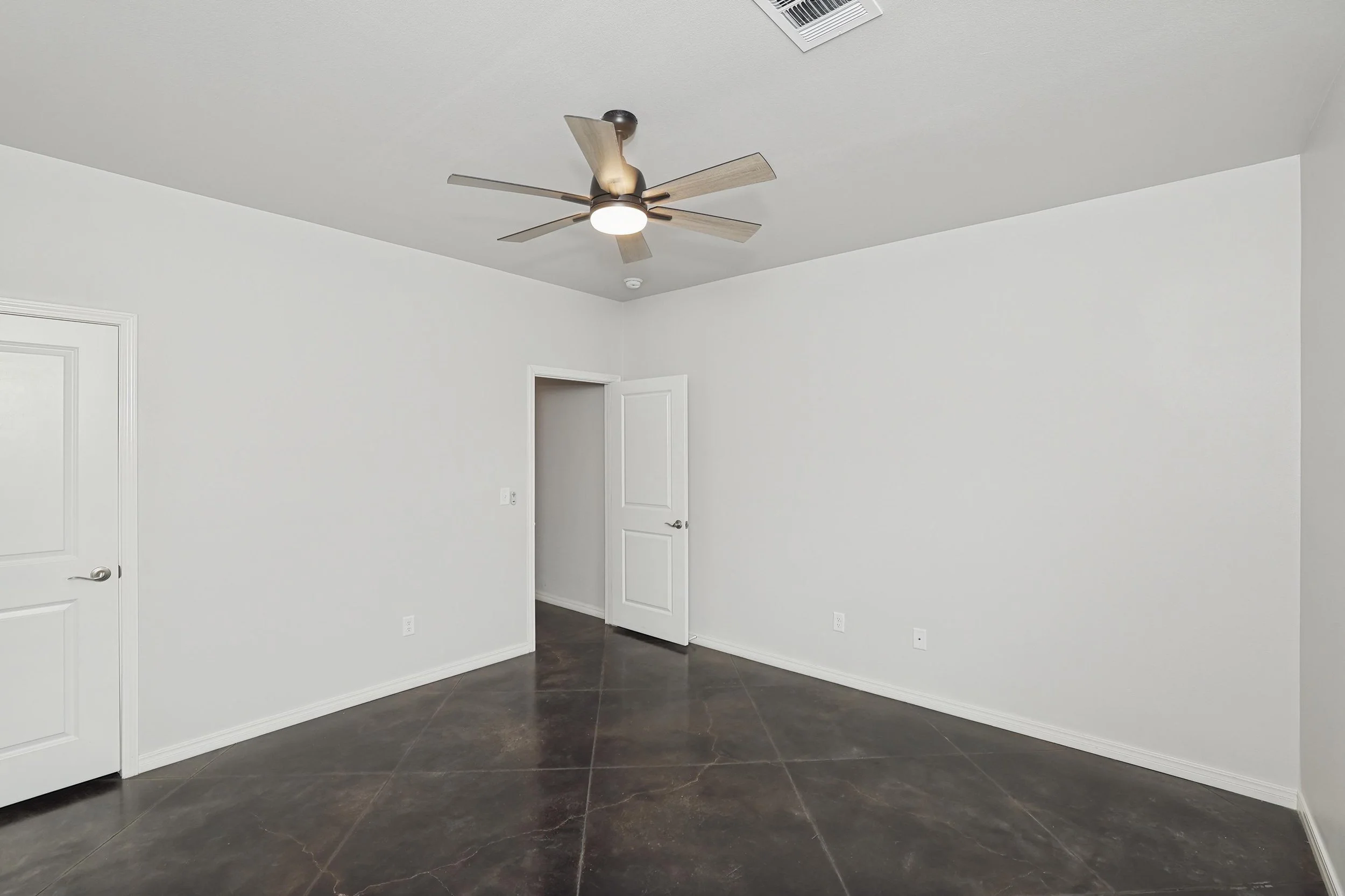 21-2nd Bedroom.jpg