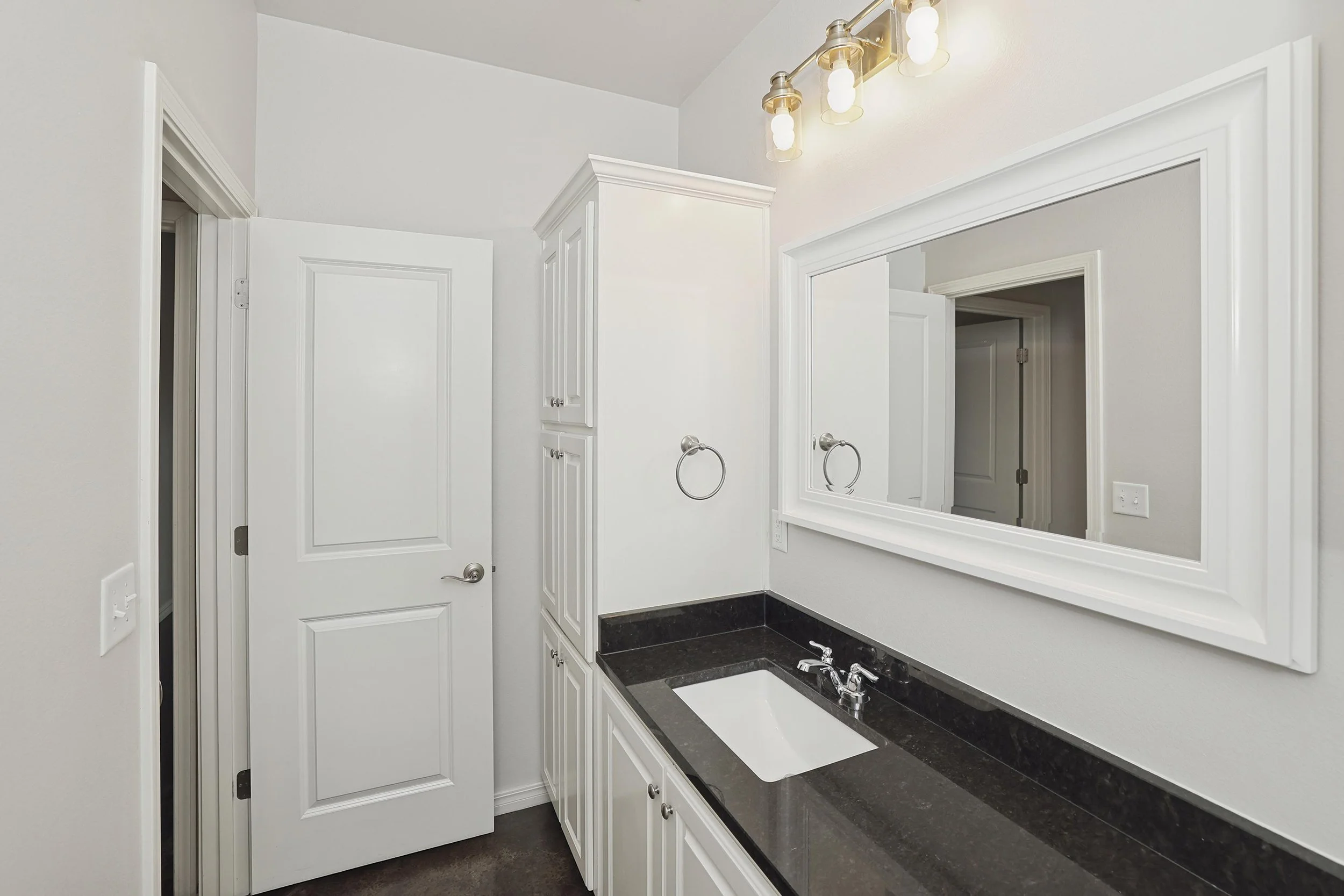 27-Bathroom.jpg