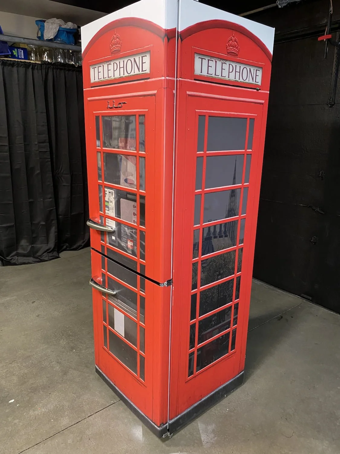 iio Retro-Mod, front-right 45°, red British phone booth wrap