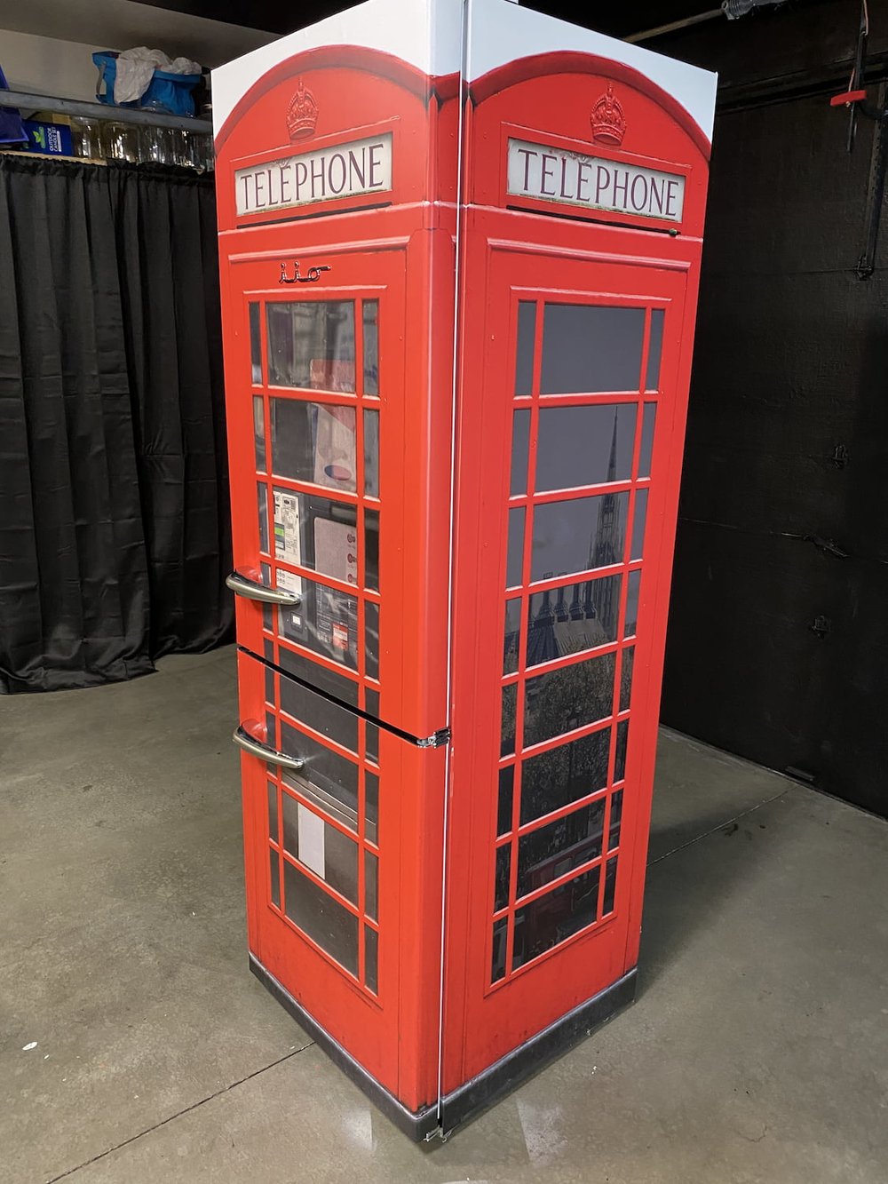 iio Retro-Mod, front-right 45°, red British phone booth wrap
