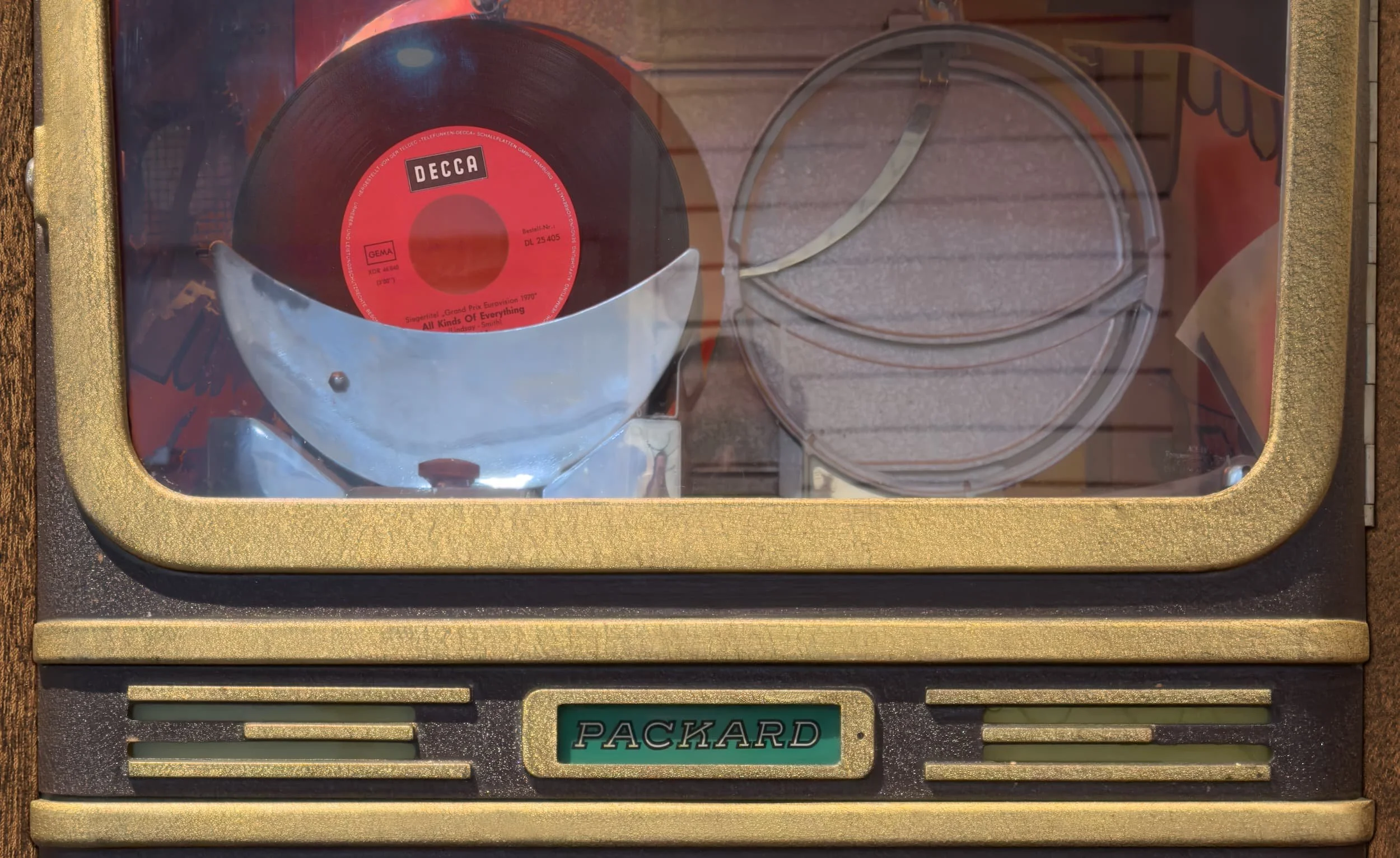 close up photograph of the glass window part of a Packard pla-mor model 7 record player