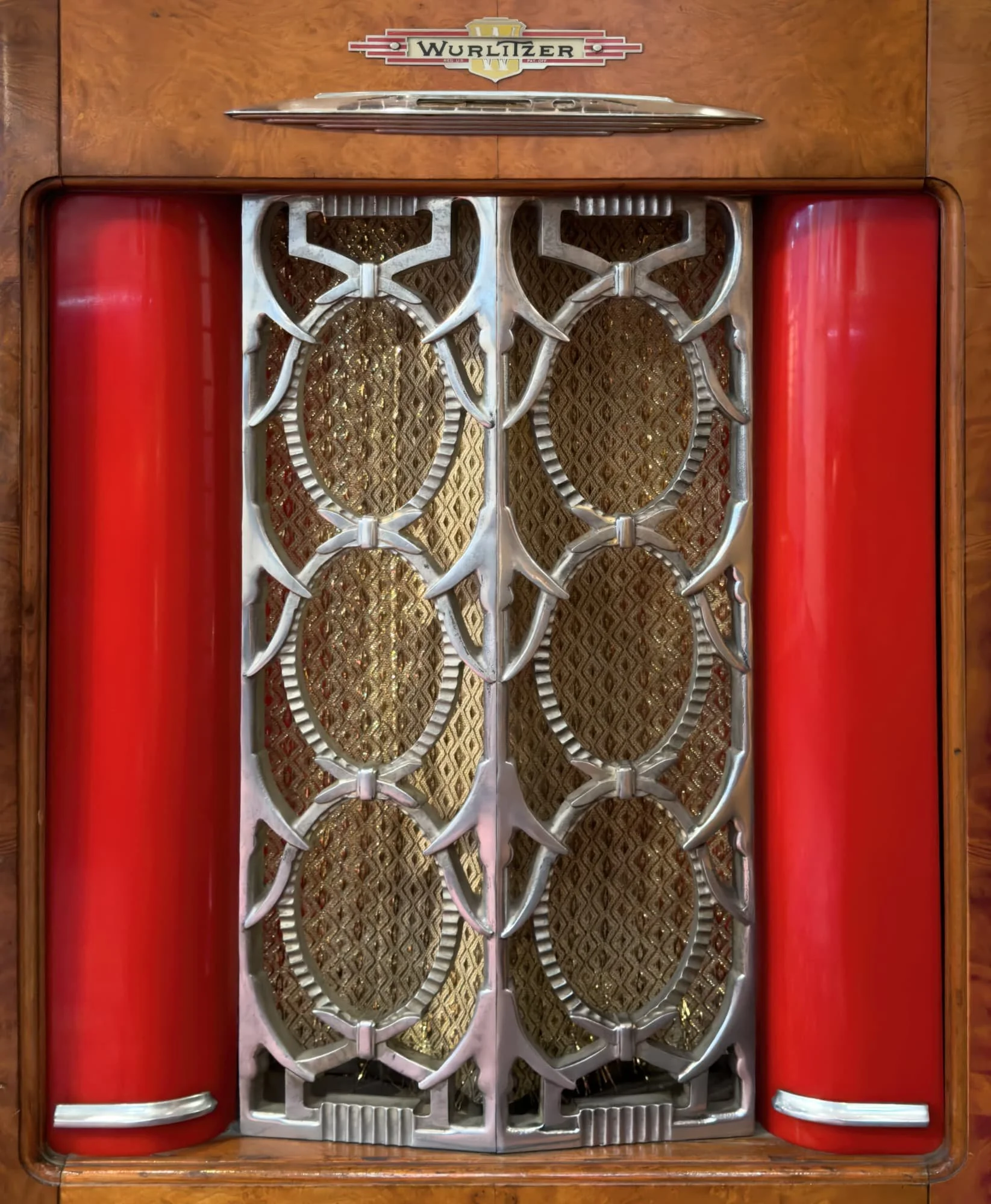 close up of the speaker section, showing the quality of our Wurlitzer model 500 vinyl wrap