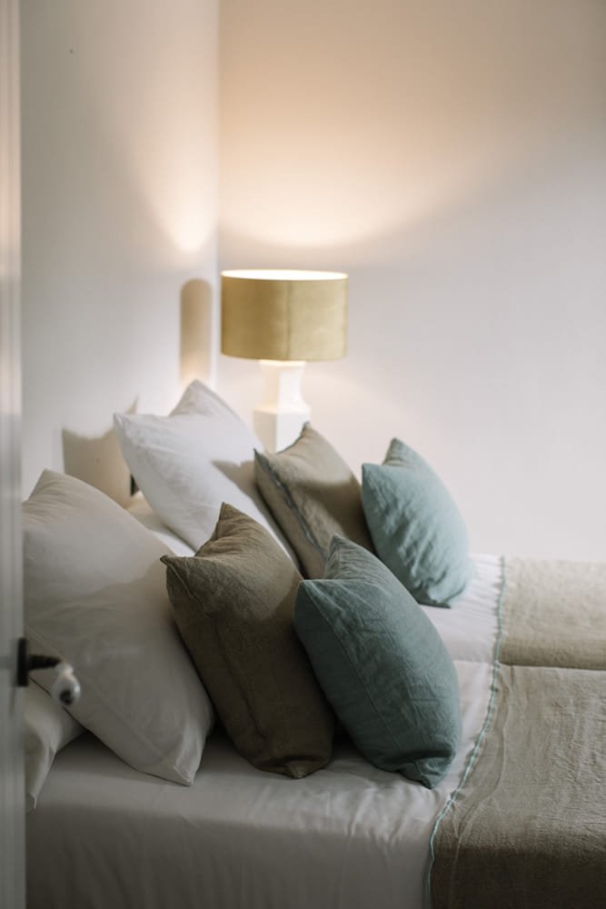Villa Bed.jpg