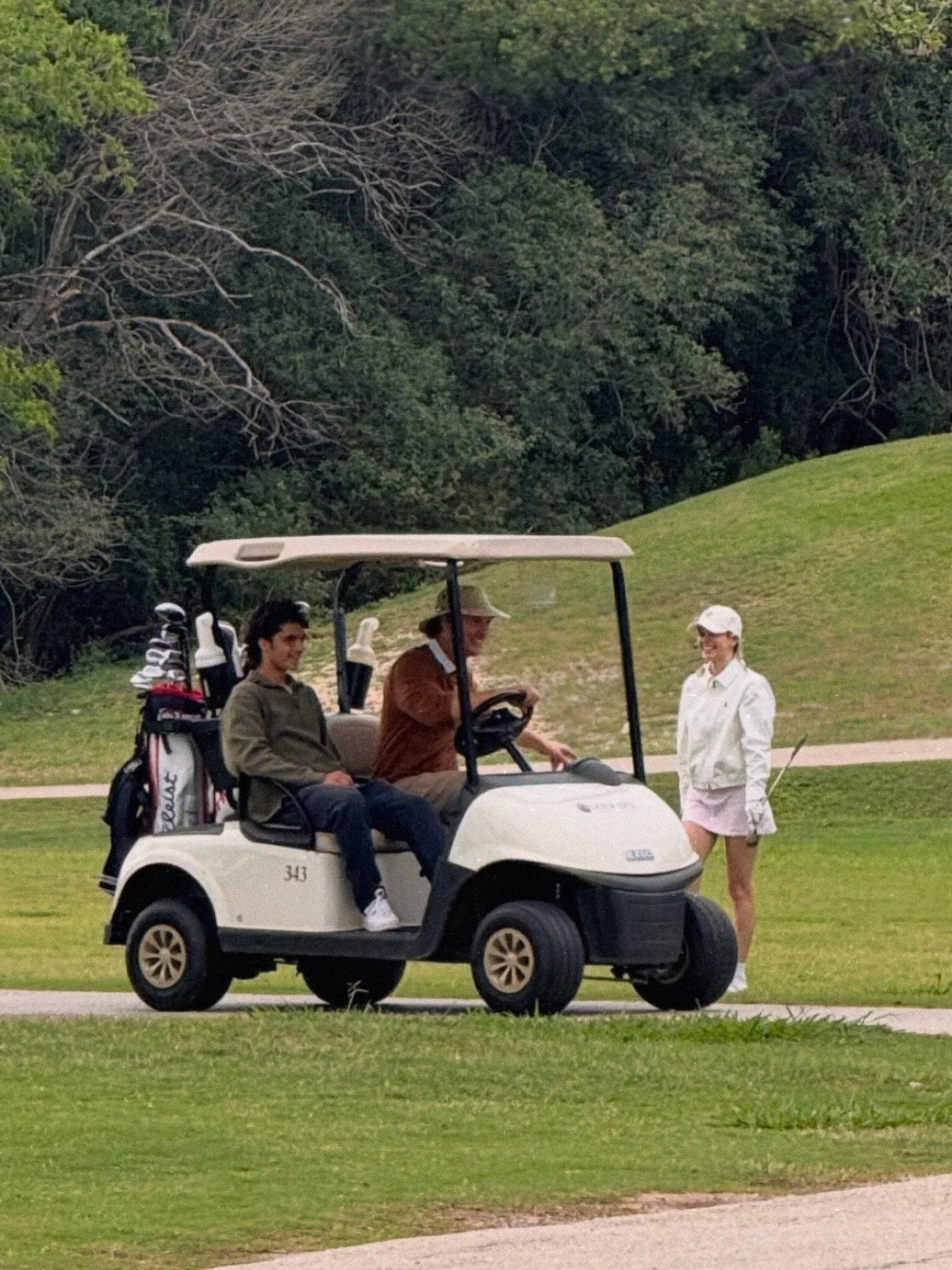 Alright alright alright 😏 Hometown legend rolling through the greens at Muny with the next generation in the passenger seat 💚🤘Talk about L-I-V-I-N. 

You never know who you'll see at Lions Muny!

📸: @_erinkincaid