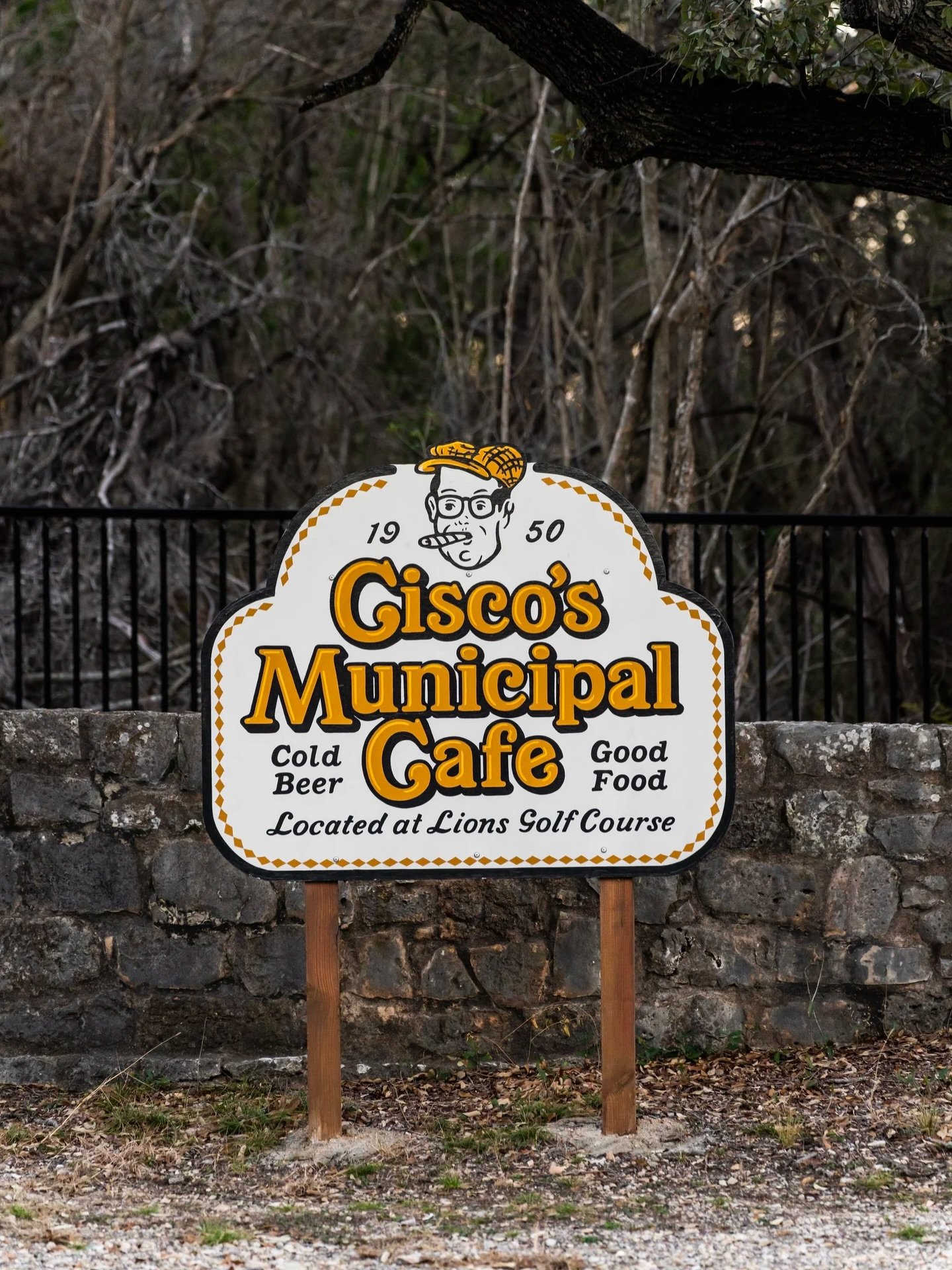 🌮✨Happy Cinco de Mayo! Celebrate the right way at @ciscosmunycafe with a margarita in one hand, and a golf club in the other 🏌️&zwj;♂️🍹

#SaveMuny #CiscosMunyCafe #CincoDeMayo