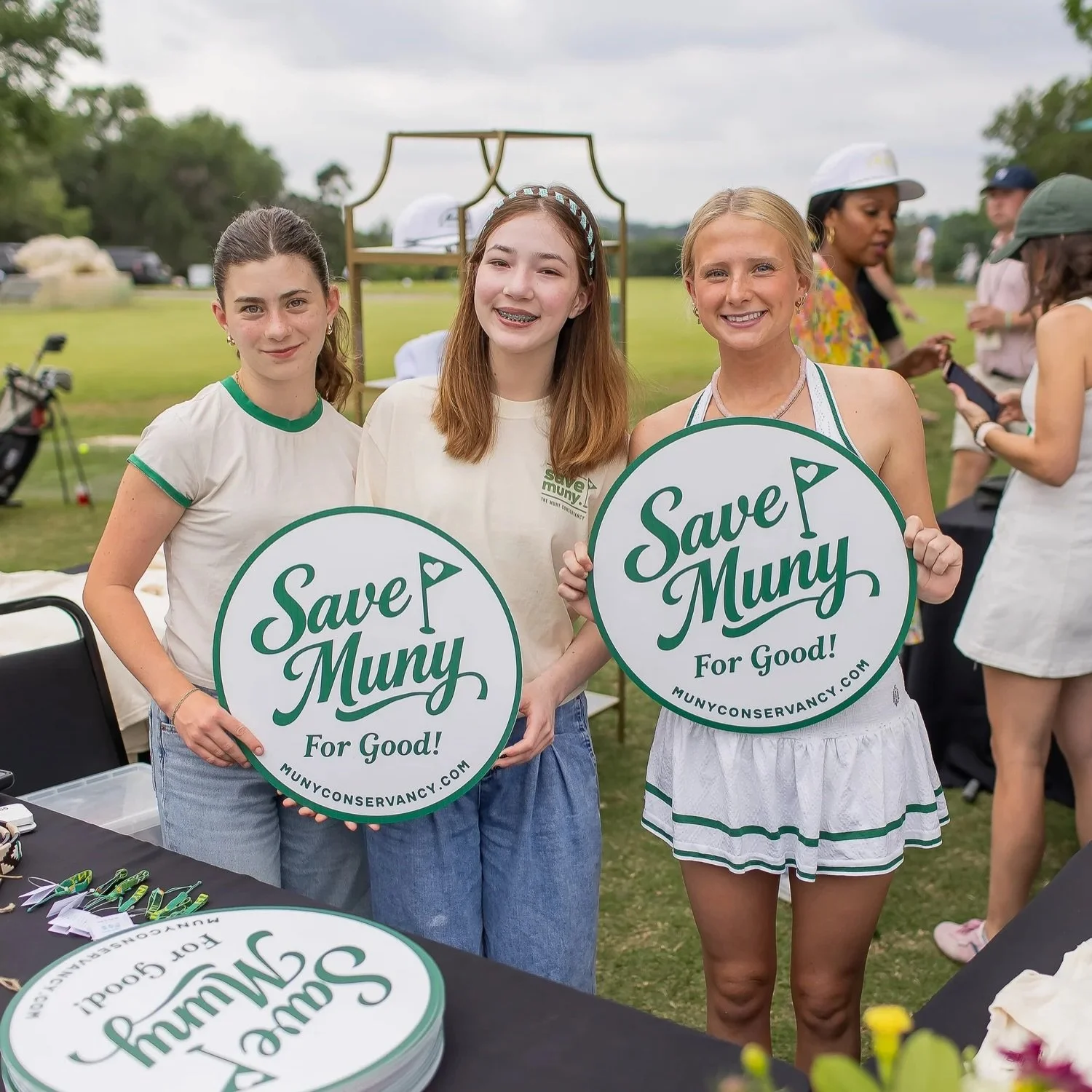 Sign up to get a new &lsquo;Save Muny&rsquo; yard sign delivered to your door by emailing info@savemuny.com 💚

#SaveMuny #MunyConservancy #LionsMunicipalGolfCourse #ImagineMuny