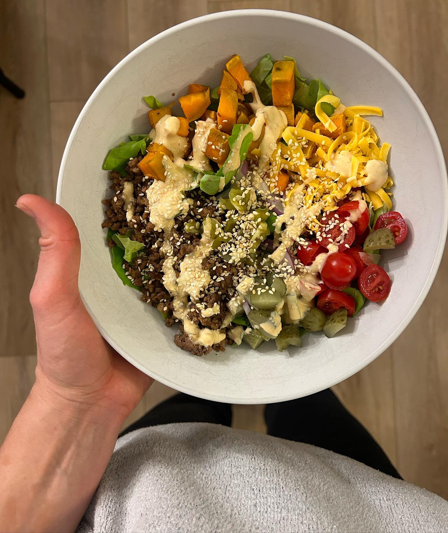 BURGER BOWL 🍔🥙 

I&rsquo;ve been seeing Burger Bowls float around for a while and finally felt inspired enough to make a new recipe. 

(It&rsquo;s been a lot of the same same over here). 

And let me say, this dish WAY exceeded our expectations 👏?