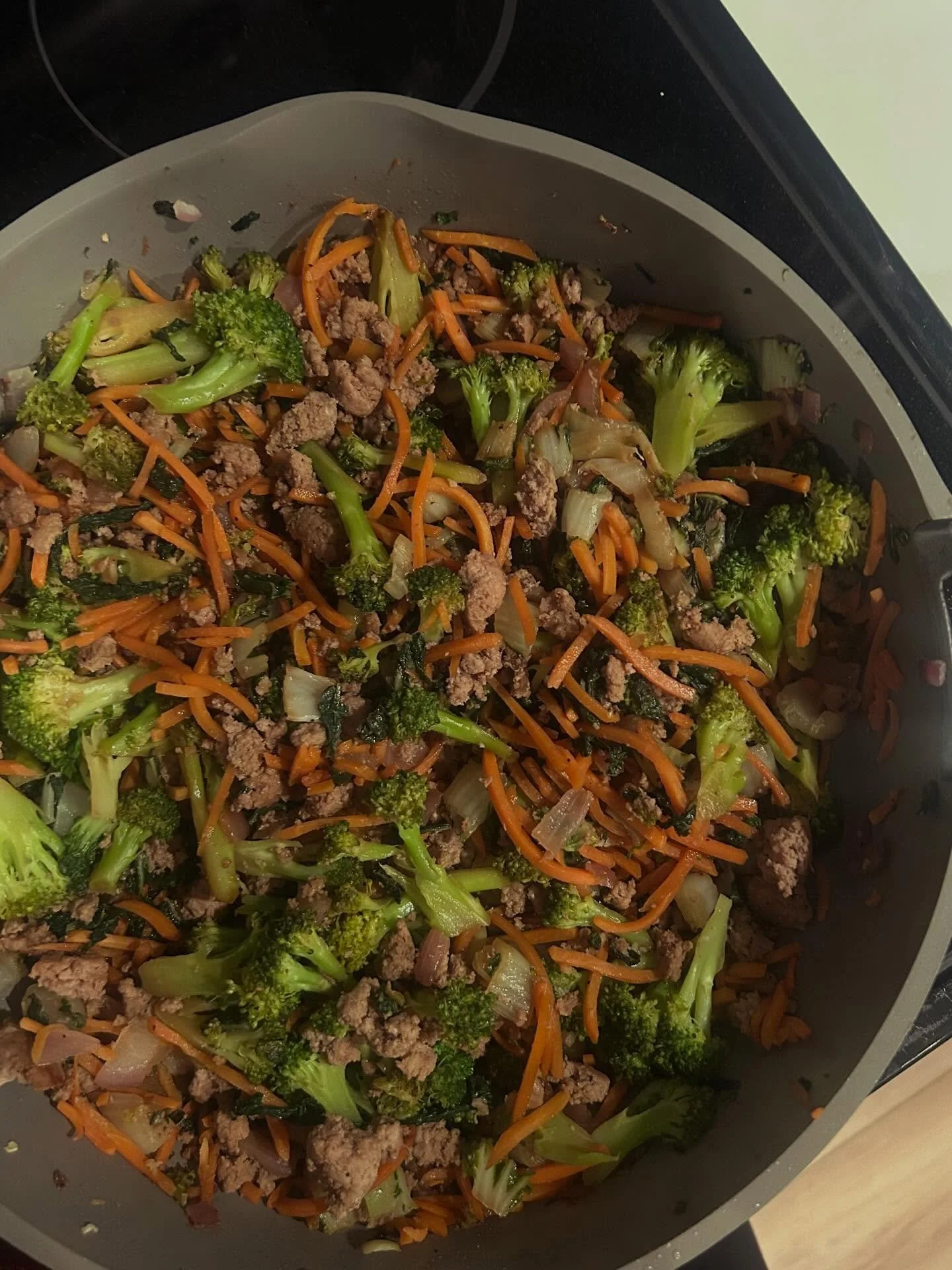 ONE-PAN TERIYAKI TURKEY &amp; BROCCOLI STIR FRY 🥦 

(Full disclosure: I used ground chicken and it was great) 

RECIPE:

2 tbsps Soy Sauce, Low Sodium 1 tbsp Raw Honey 1 tbsp Rice Vinegar 1 tbsp Sesame Oil 1 1/2 lbs Extra Lean Ground Turkey 2 Garlic