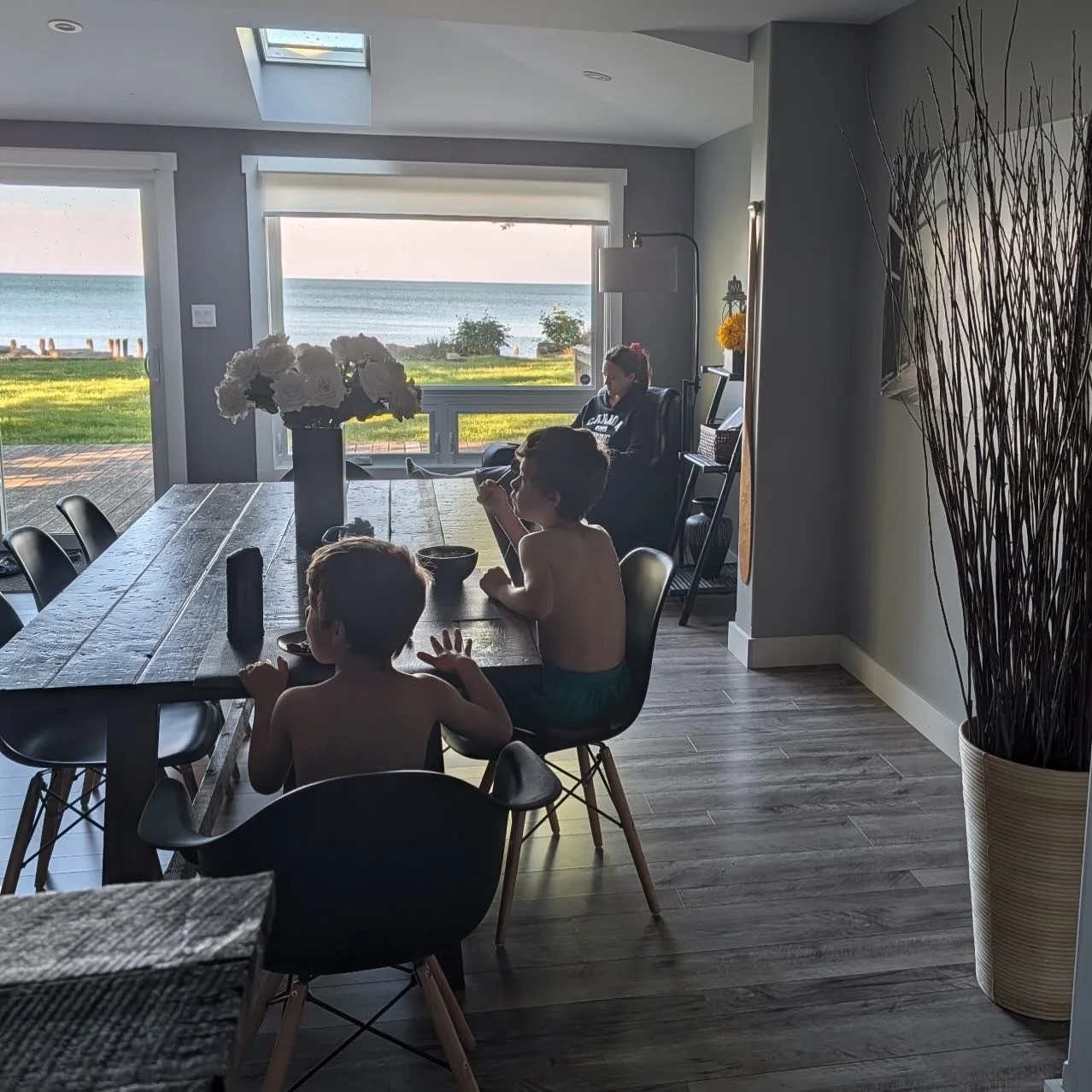 Slow cottage mornings ☀️🌊📚