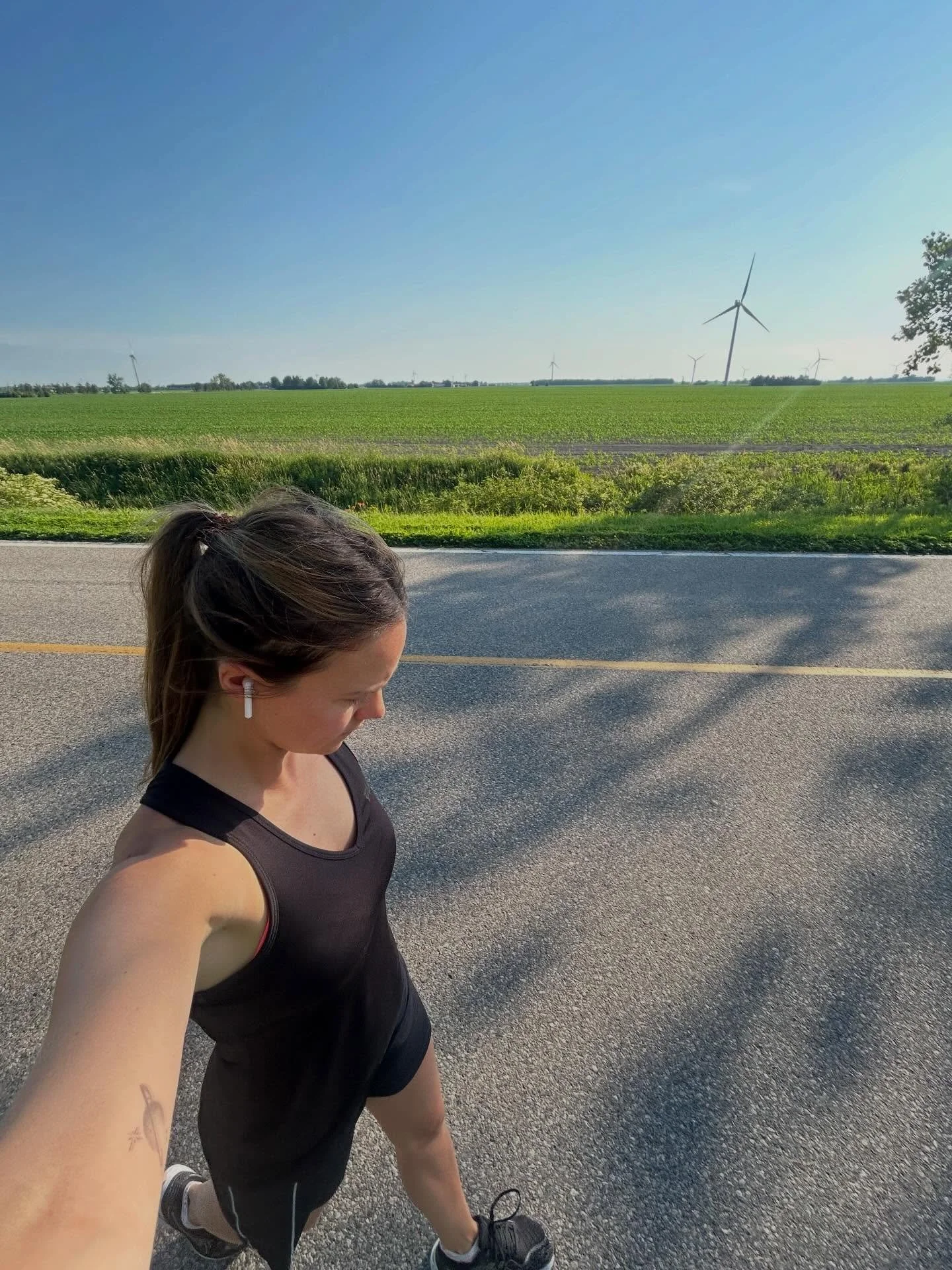 Routines even on vacation 🏃☀️ 

Cottage life doesn&rsquo;t mean I leave all my healthy habits at home 🌊 

This morning started with a run before anything else because honestly, it just sets the tone for the whole day.

I&rsquo;ve found that I feel 